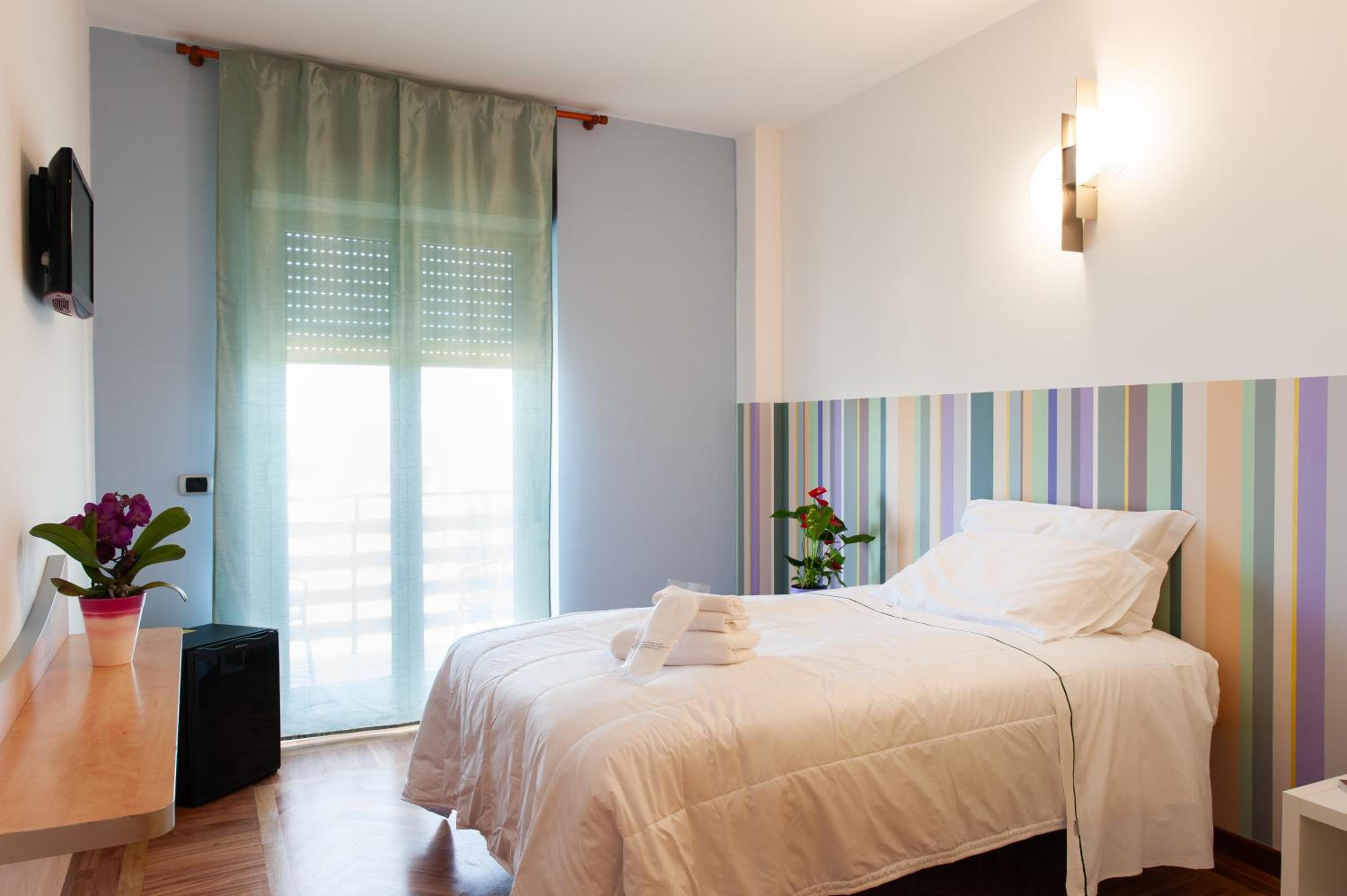 Single Room - Photo 1