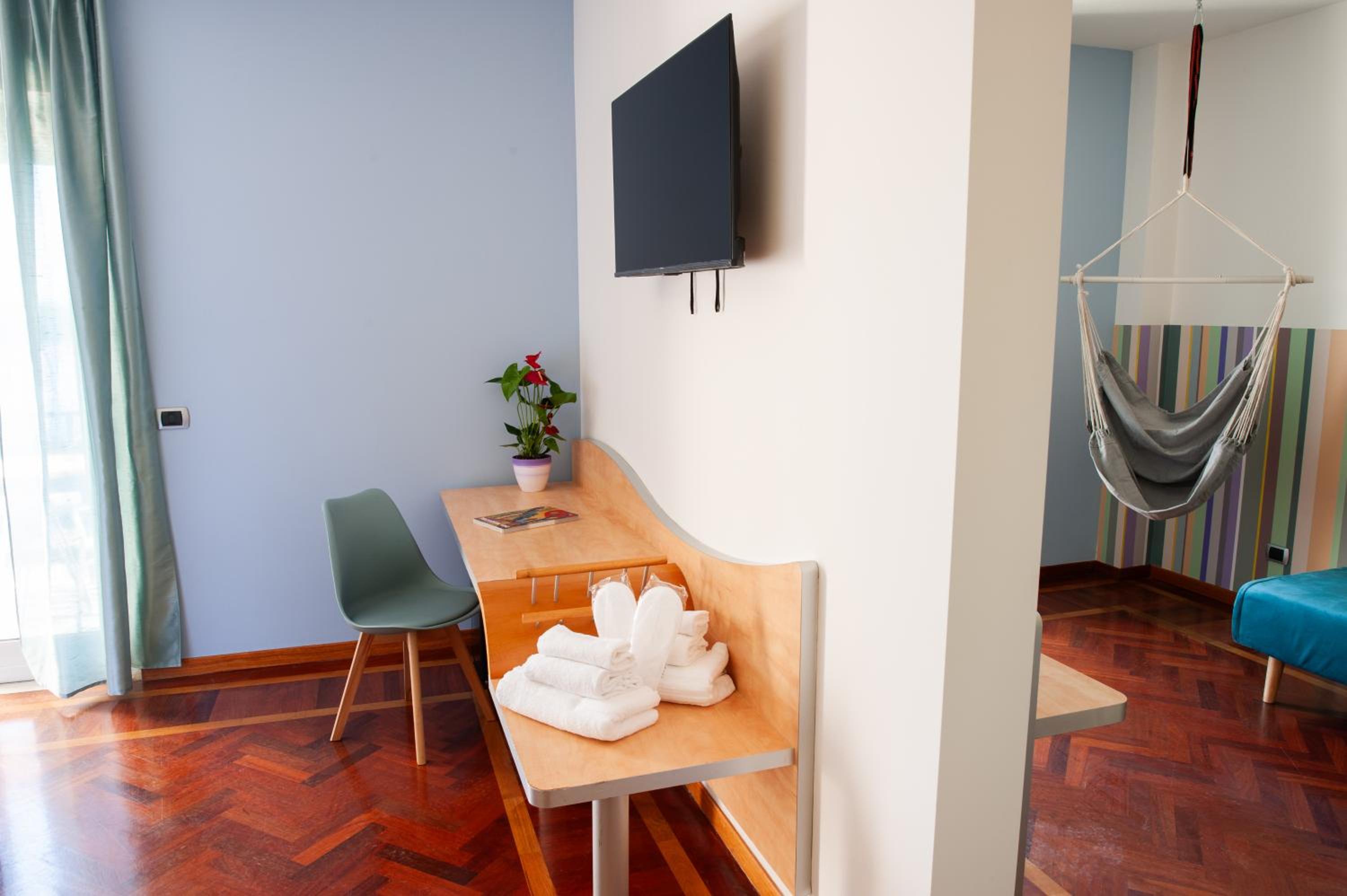 Junior Suite with Balcony - Photo 5