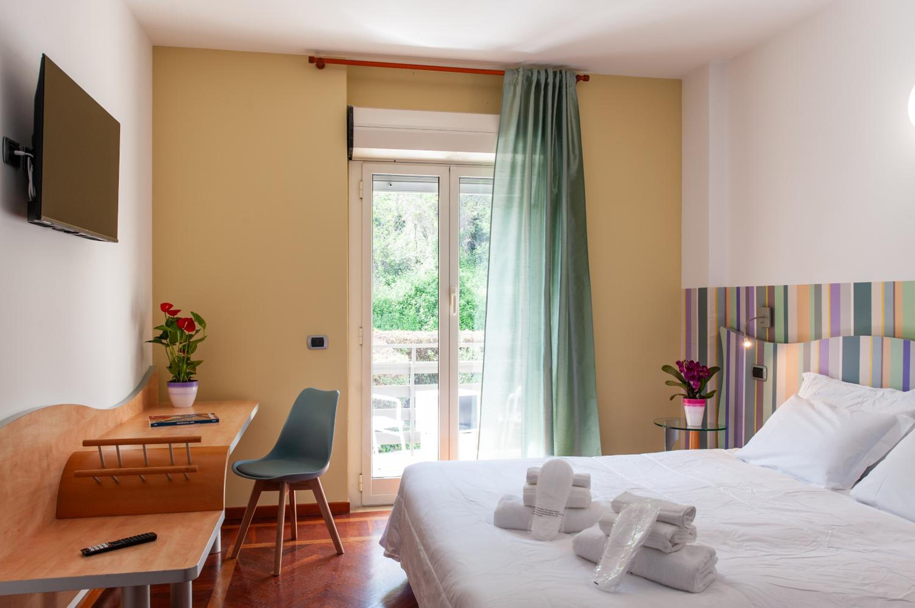 Standard Double or Twin Room - Photo 1