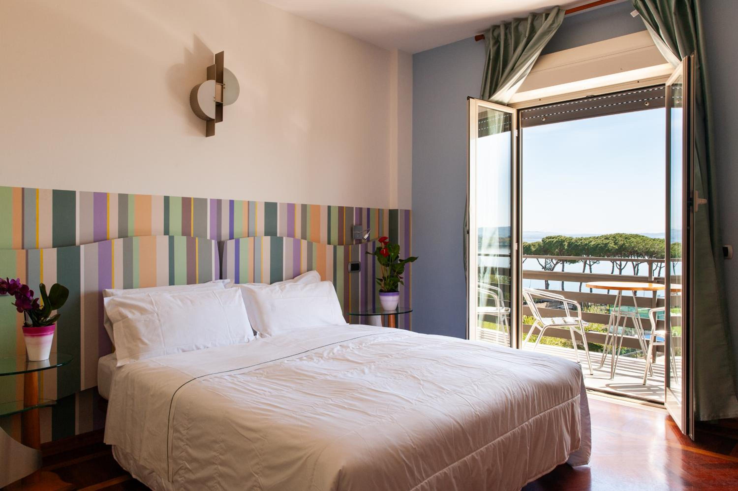 Deluxe Double or Twin Room with Lake View - Photo 2