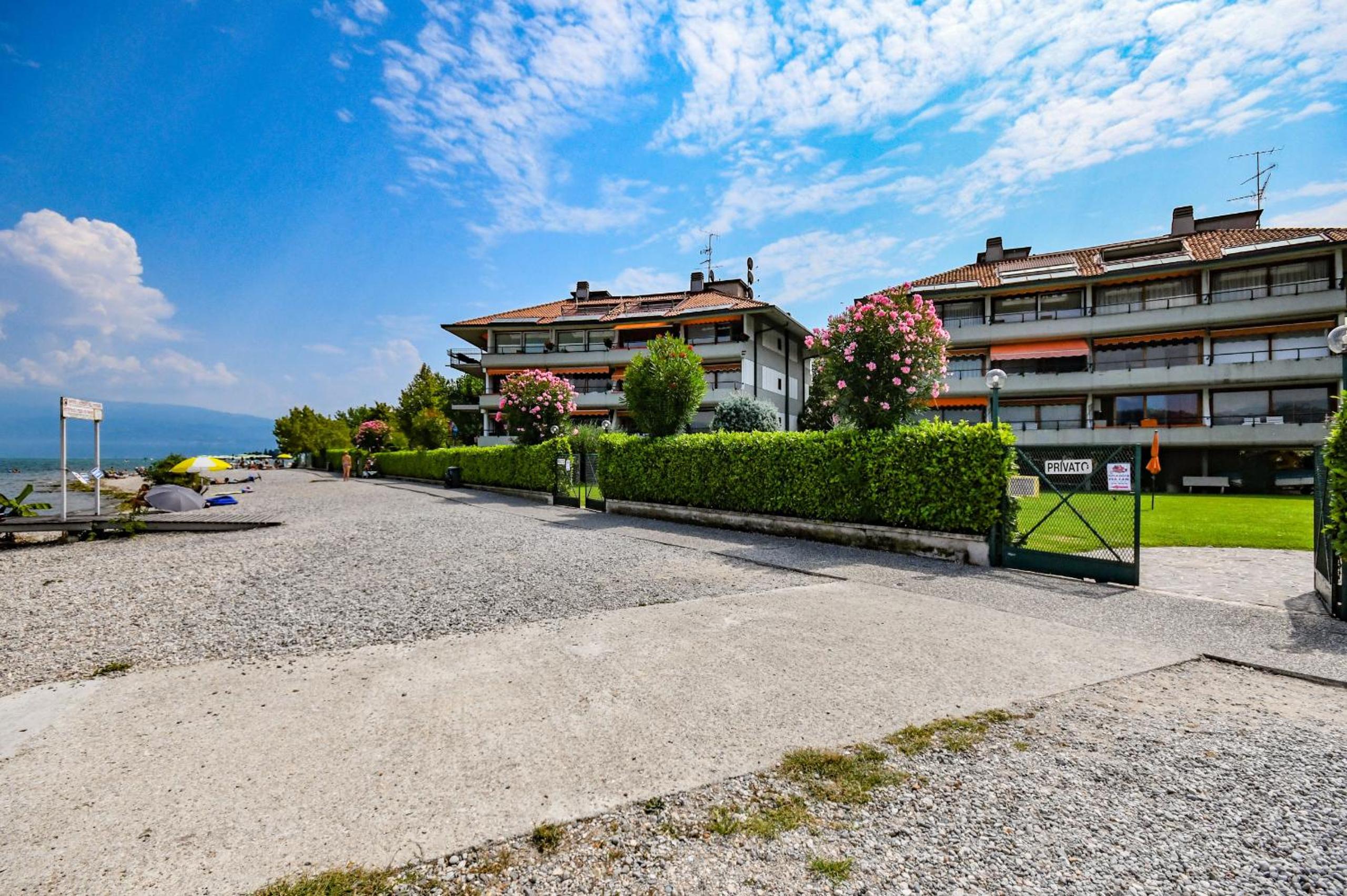 Apartment with Lake View photo 2