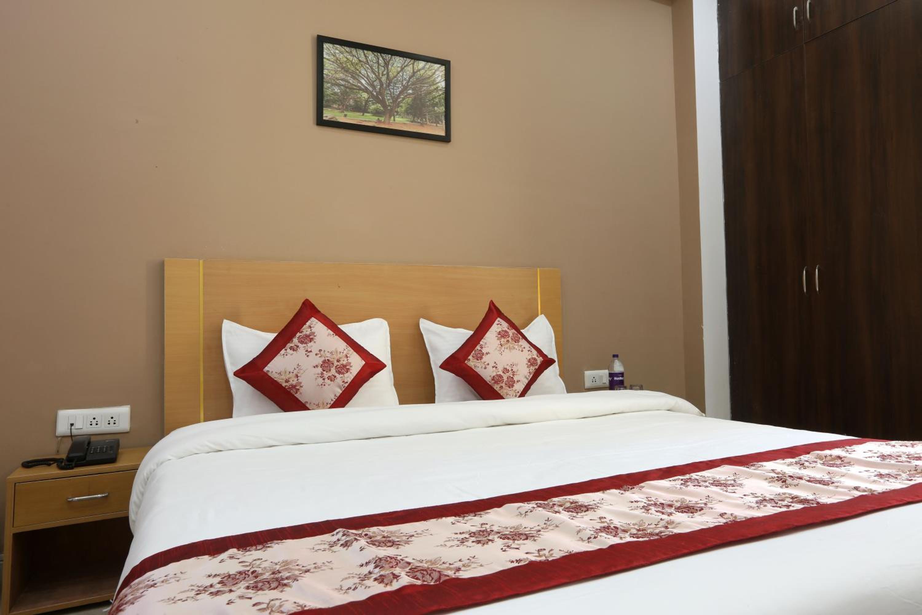 Deluxe Room - Photo 15