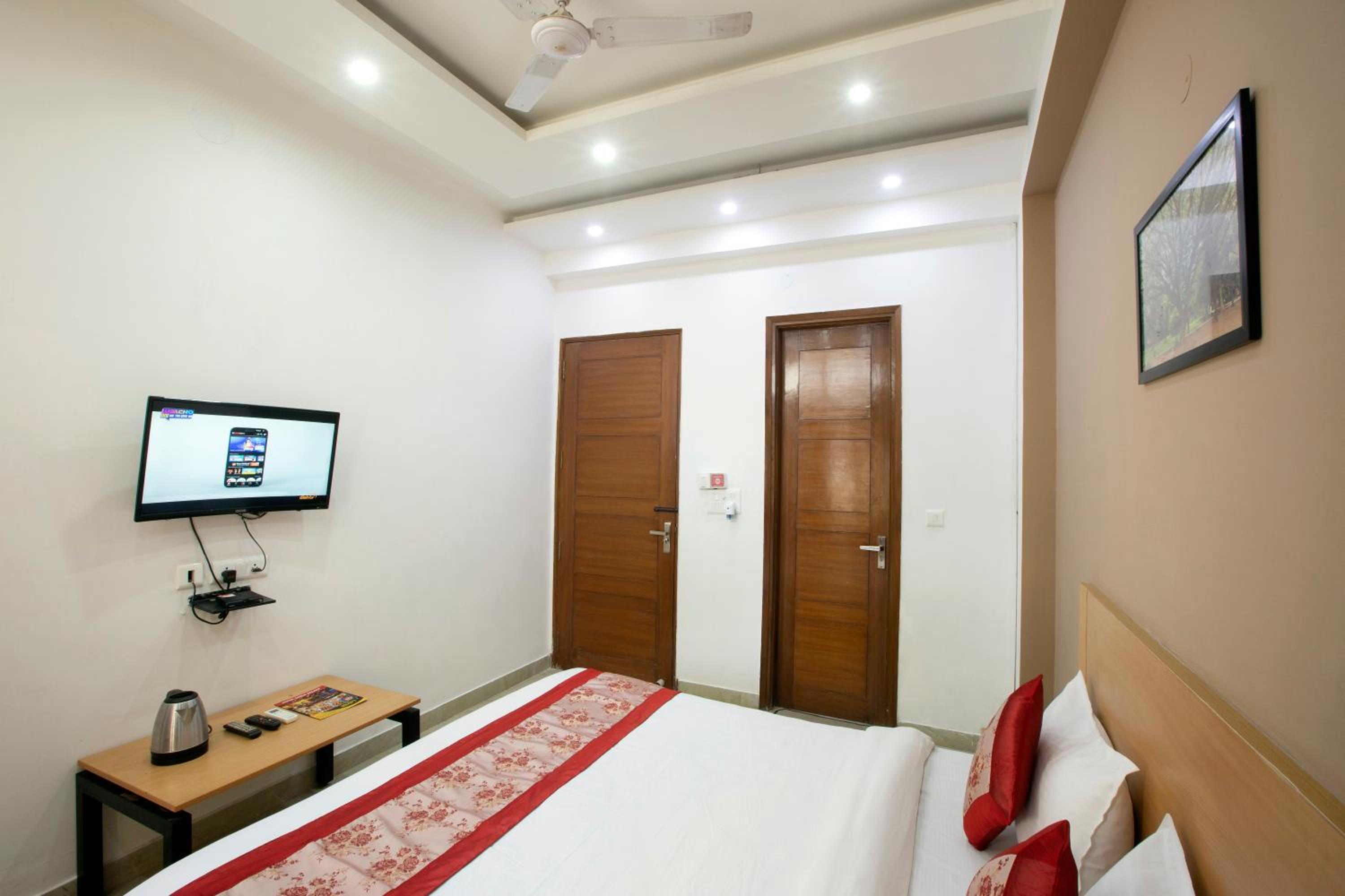 Deluxe Room - Photo 14