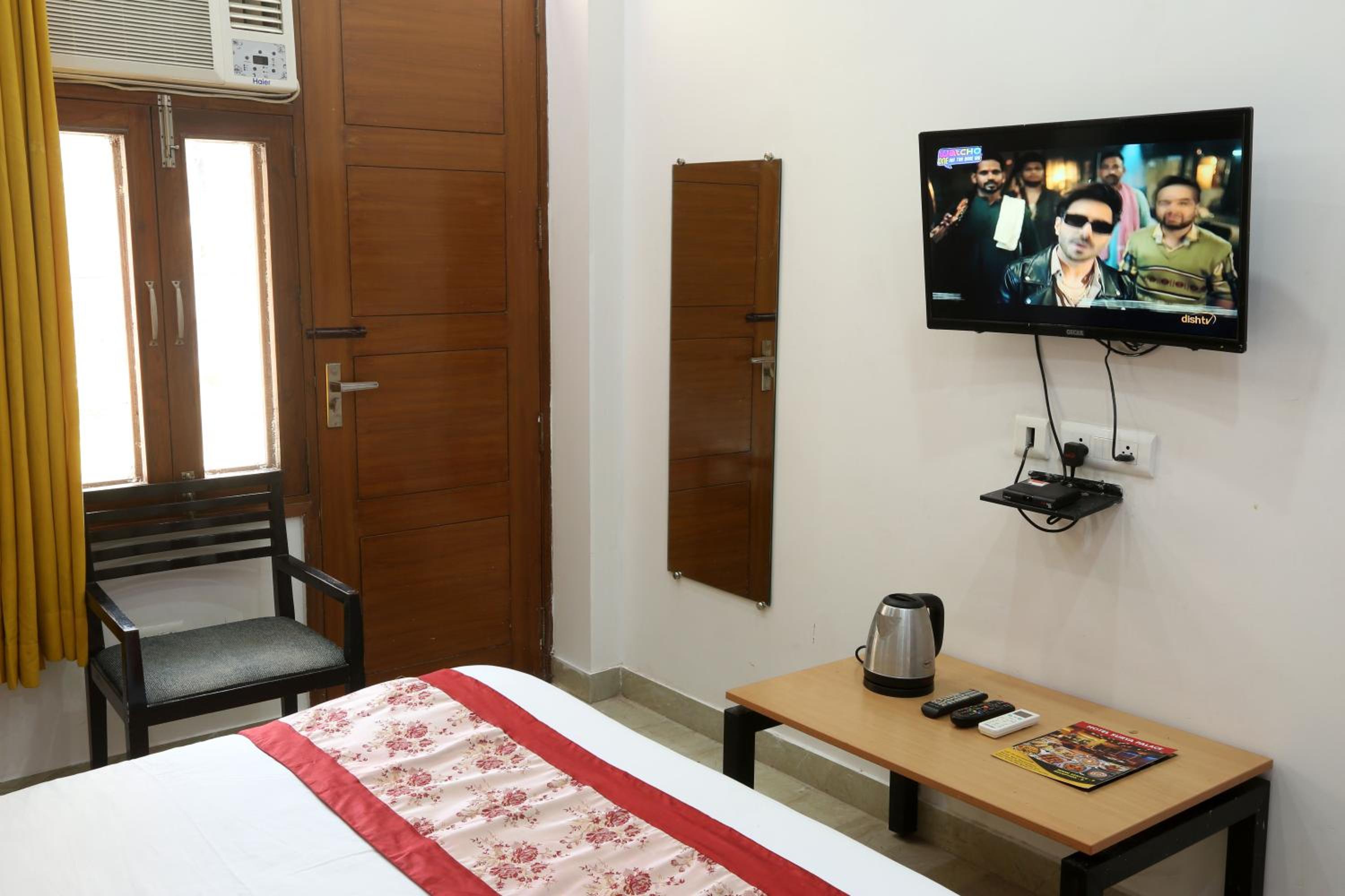 Deluxe Room - Photo 12