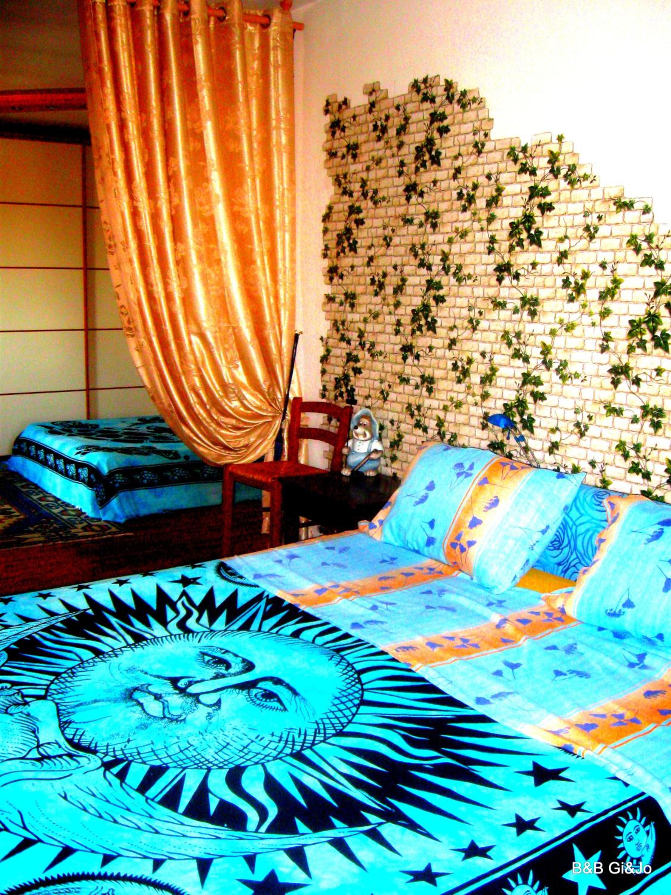 Large Quadruple Room with Shared Bathroom photo 1