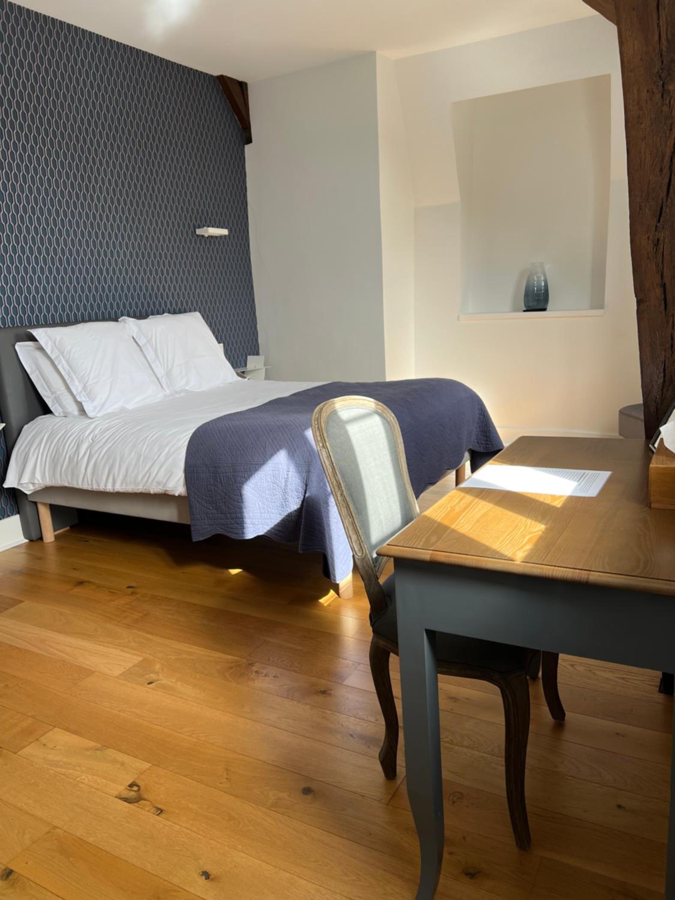 Deluxe Double Room With Shower - Photo 2