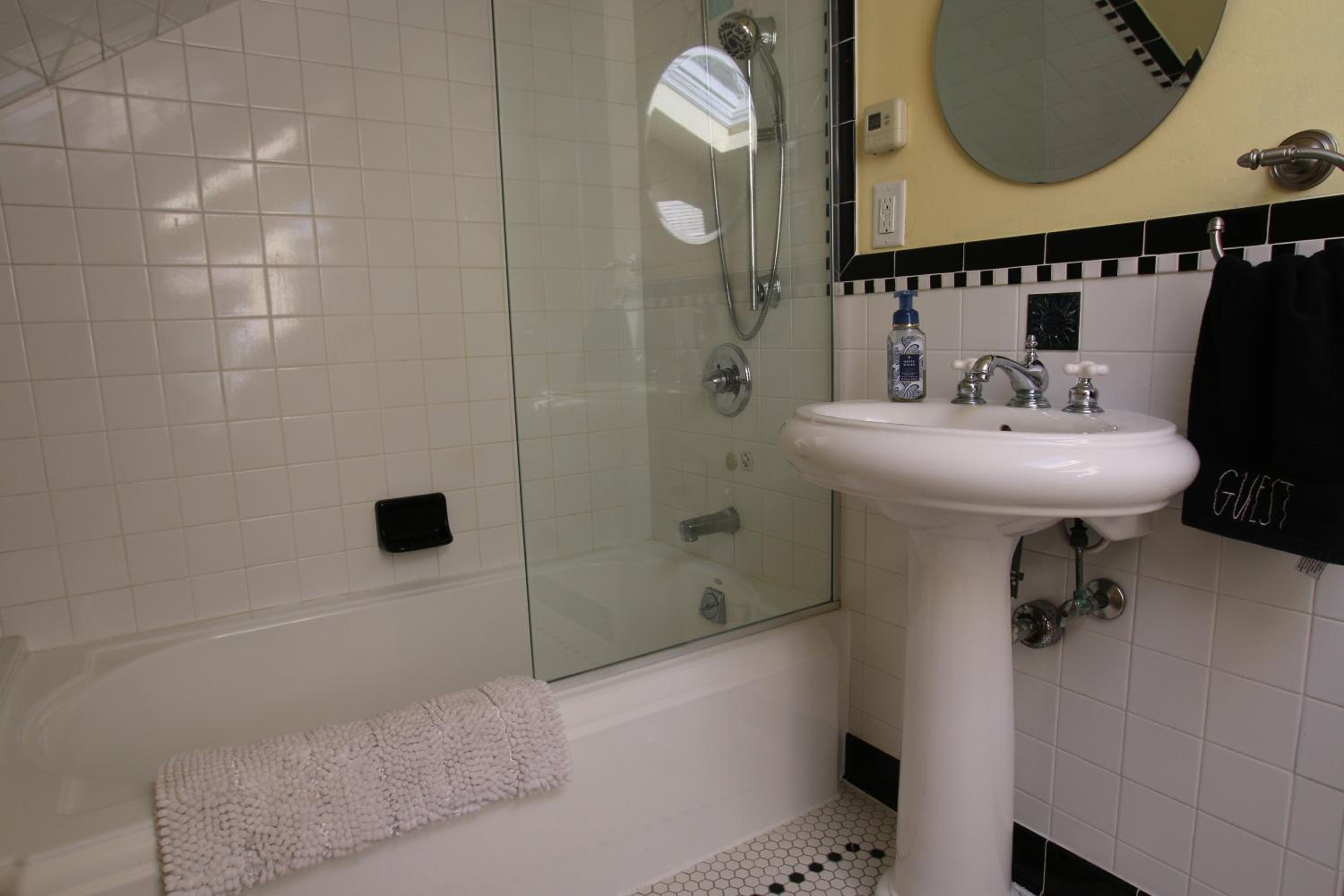 One-Bedroom House photo 3