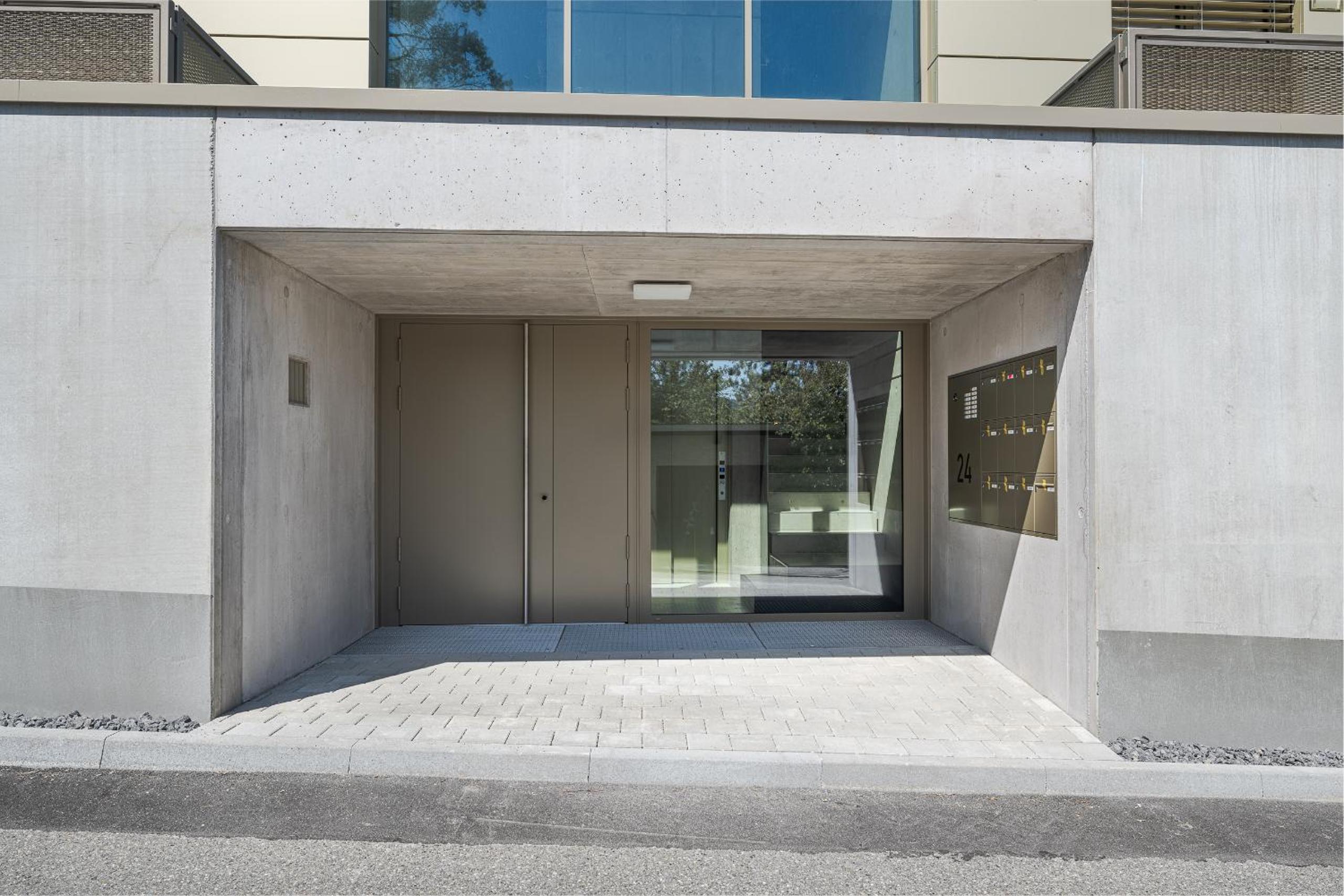Three-Bedroom Apartment with View photo 2