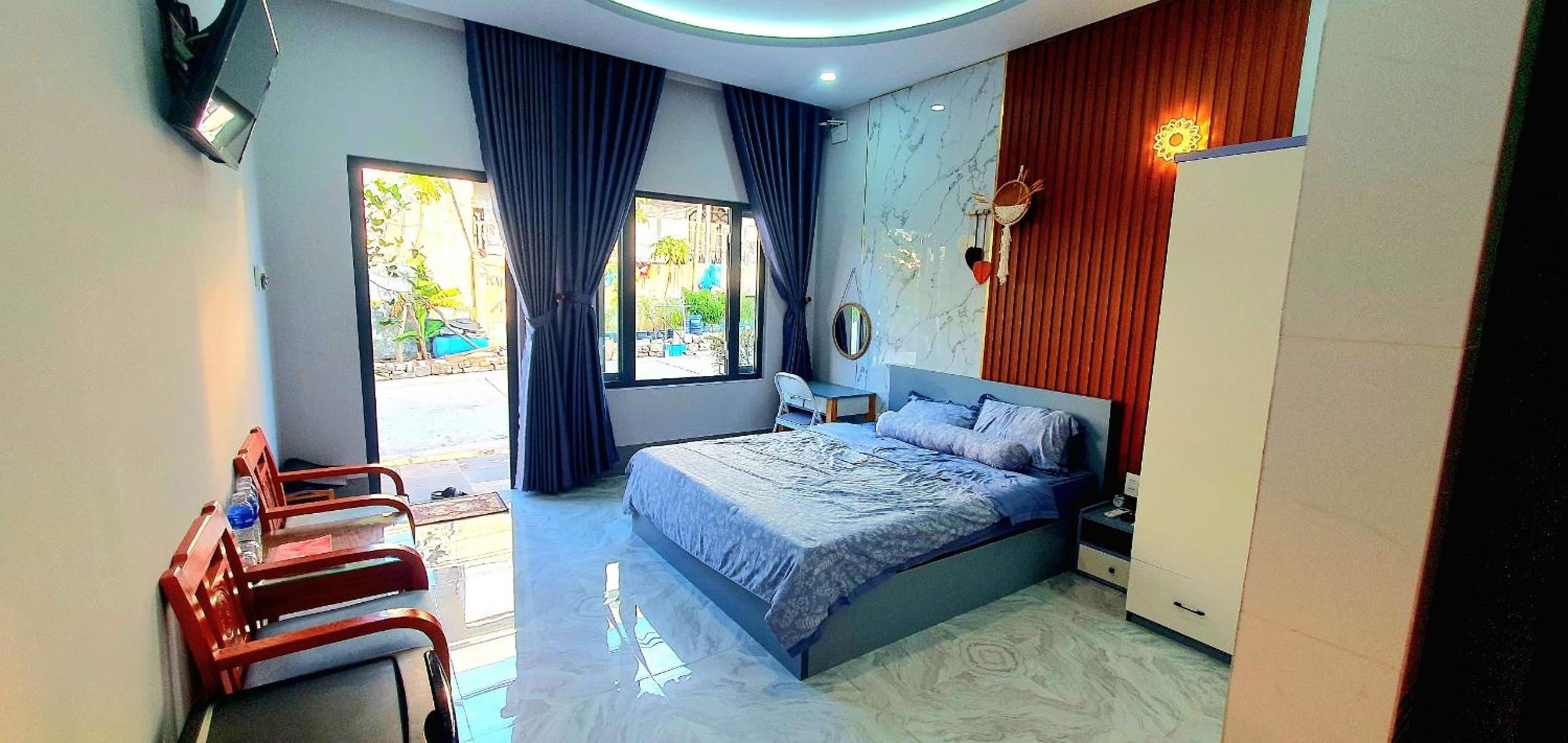 Standard King Room photo 1