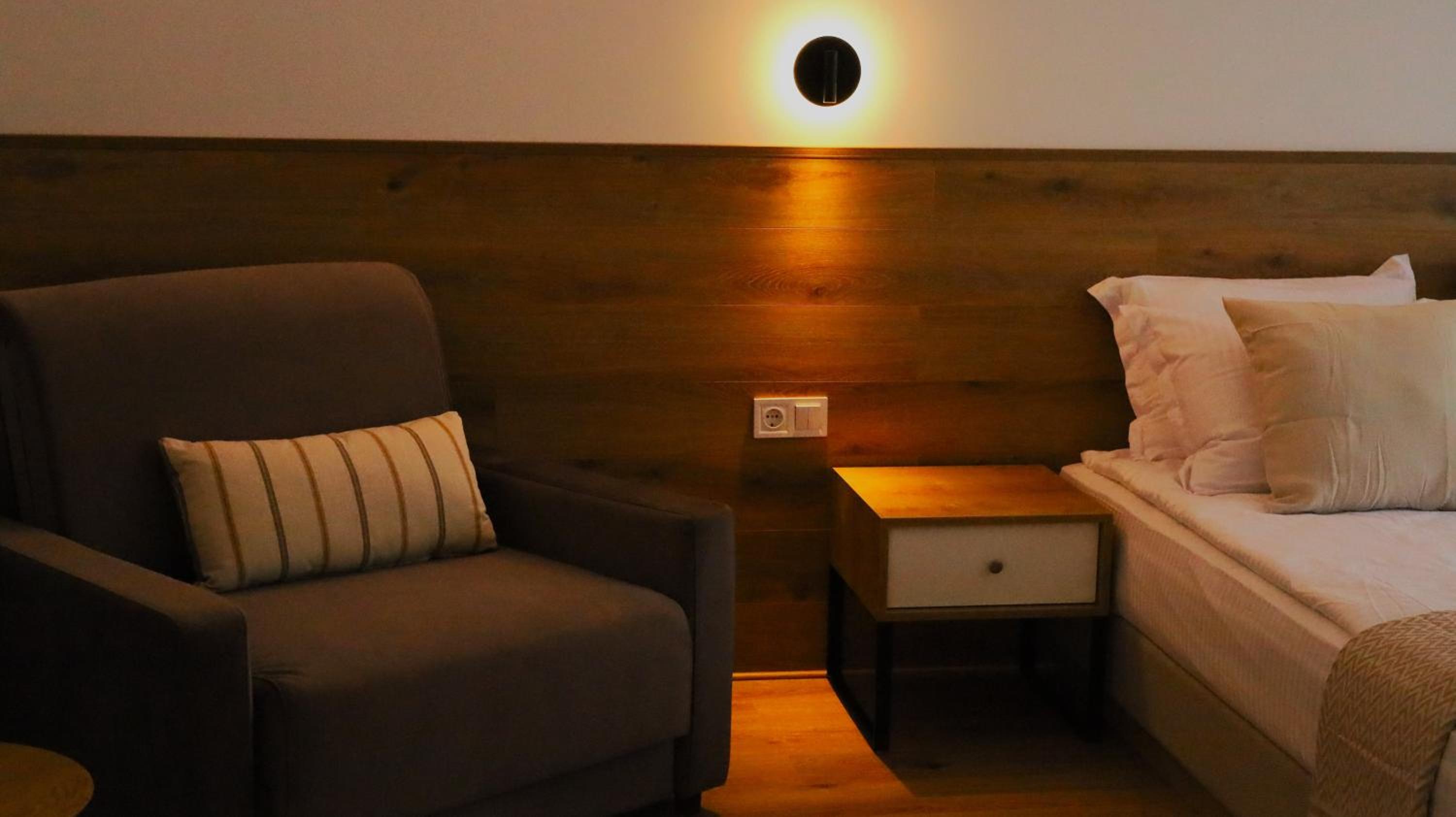 Deluxe Double or Twin Room with Lake View photo 1