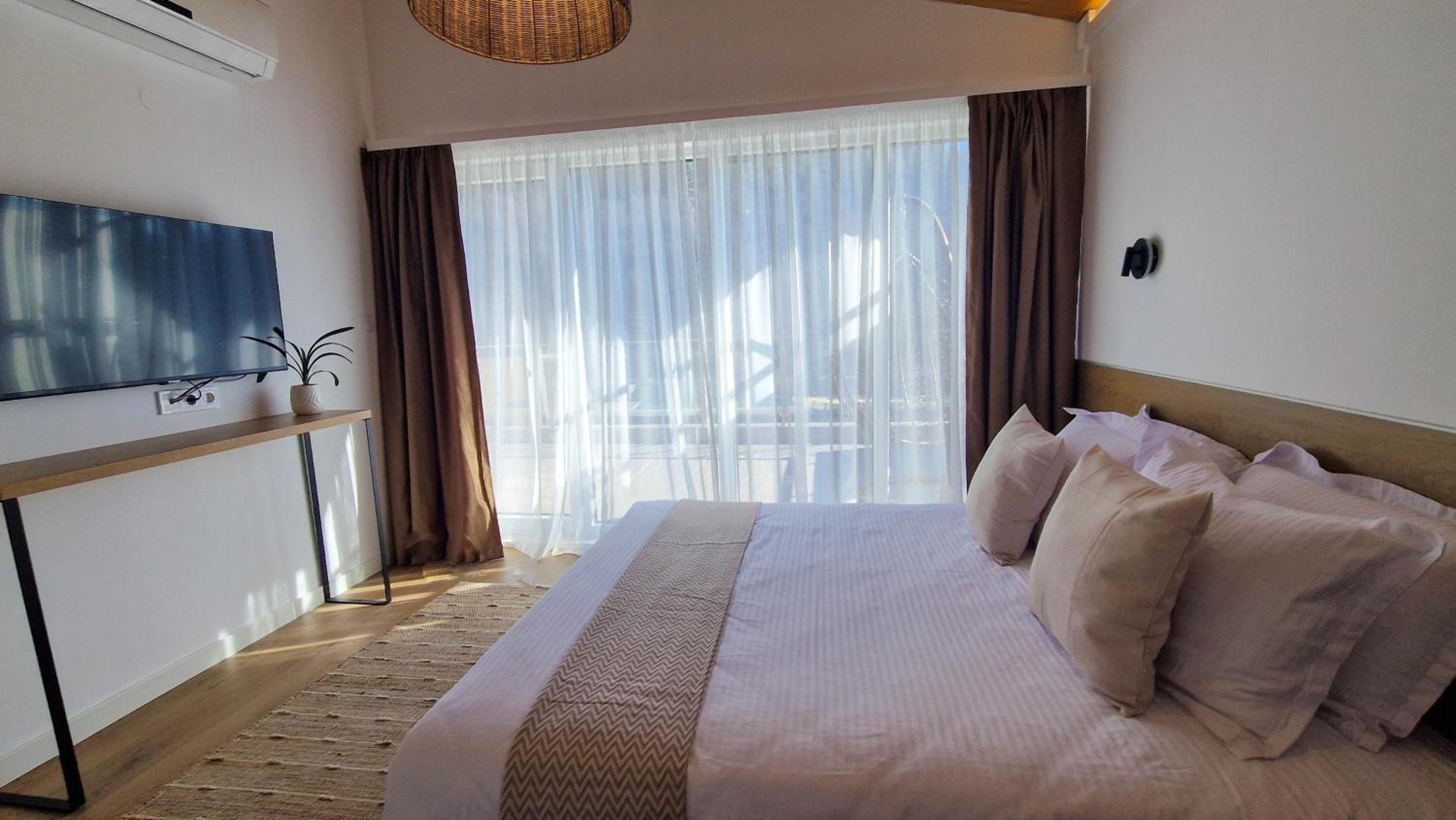 Double Room with Lake View photo 3