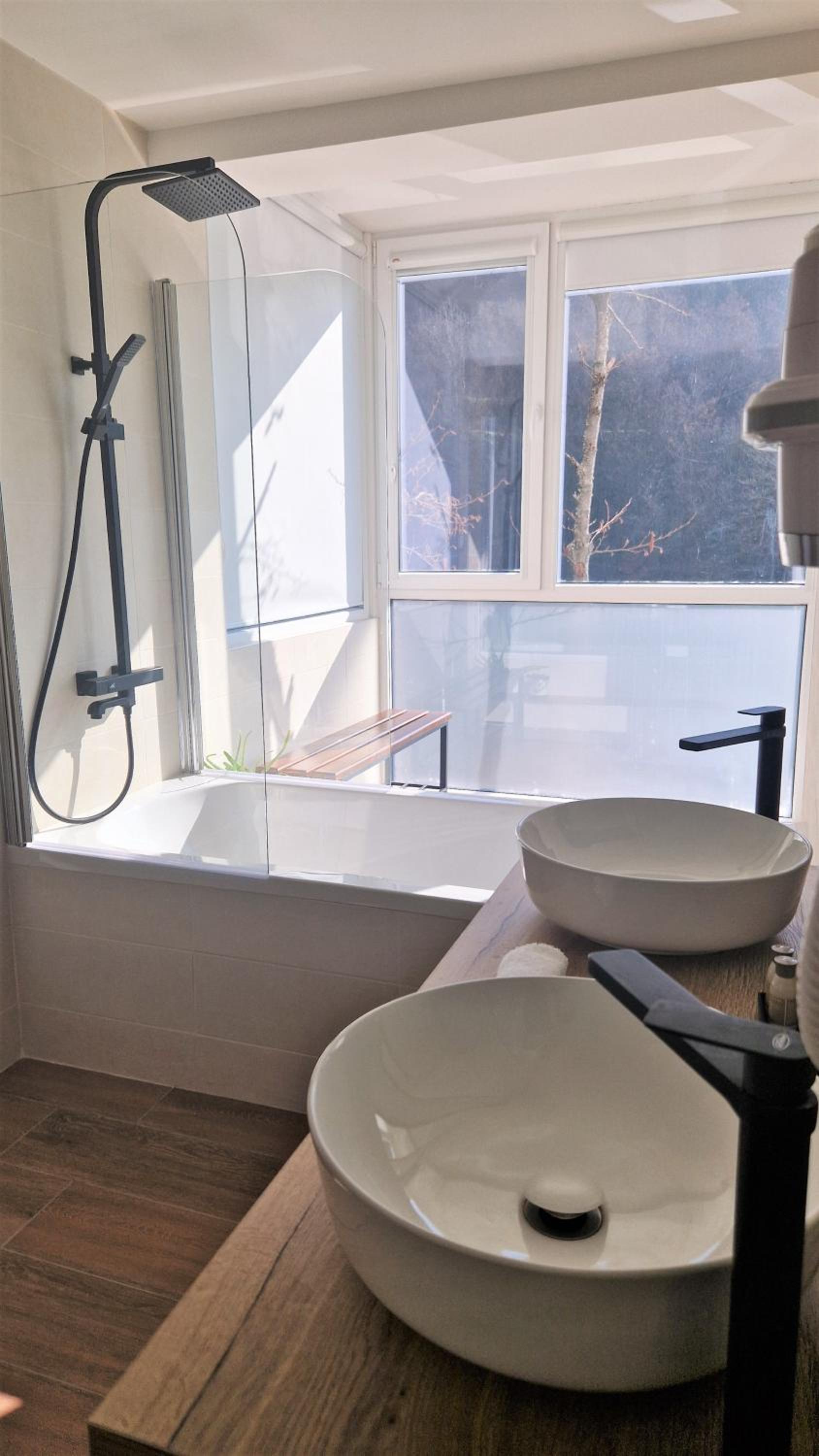 Deluxe Double Room with Bath photo 3