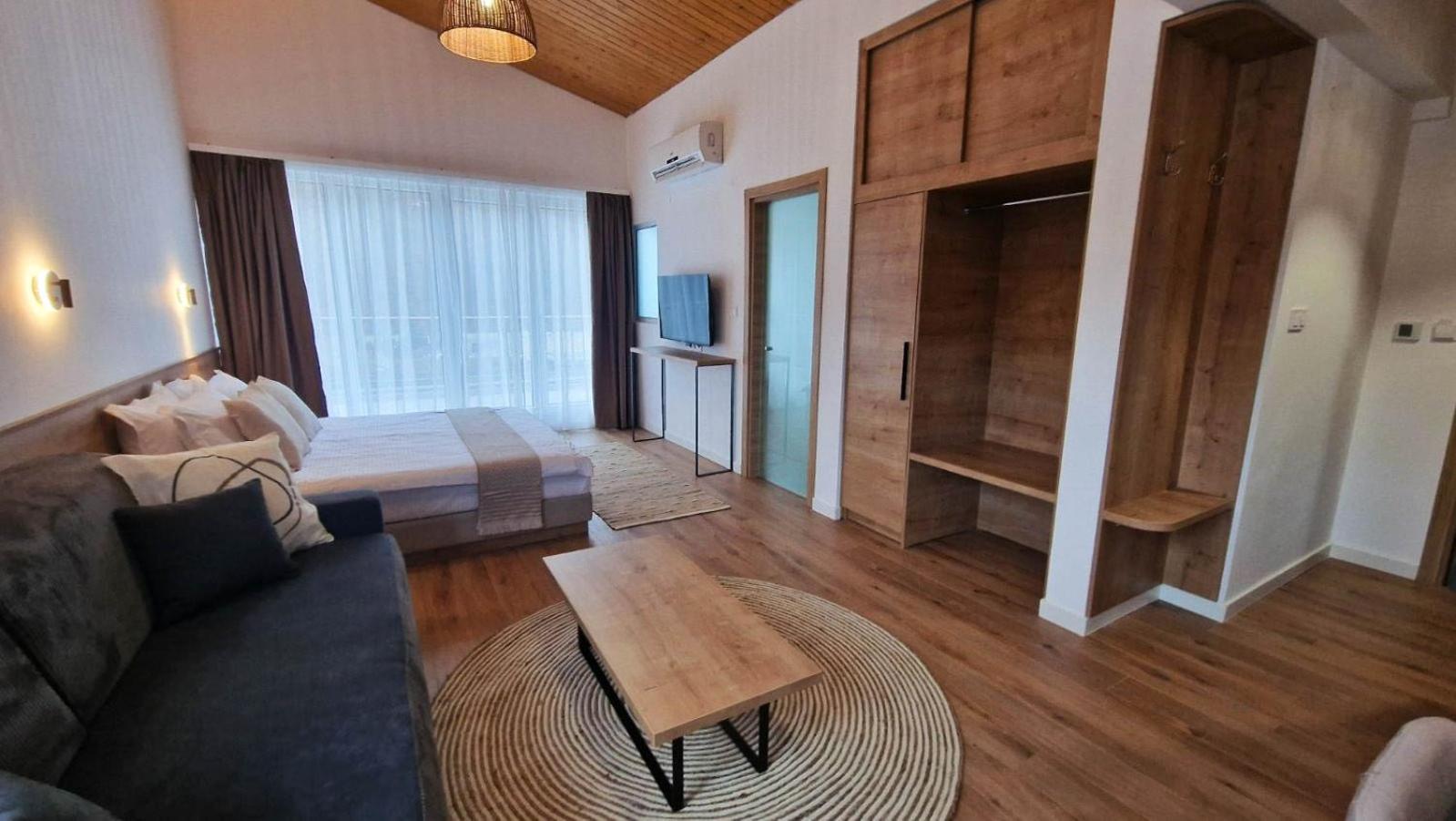 Studio with Lake View photo 2