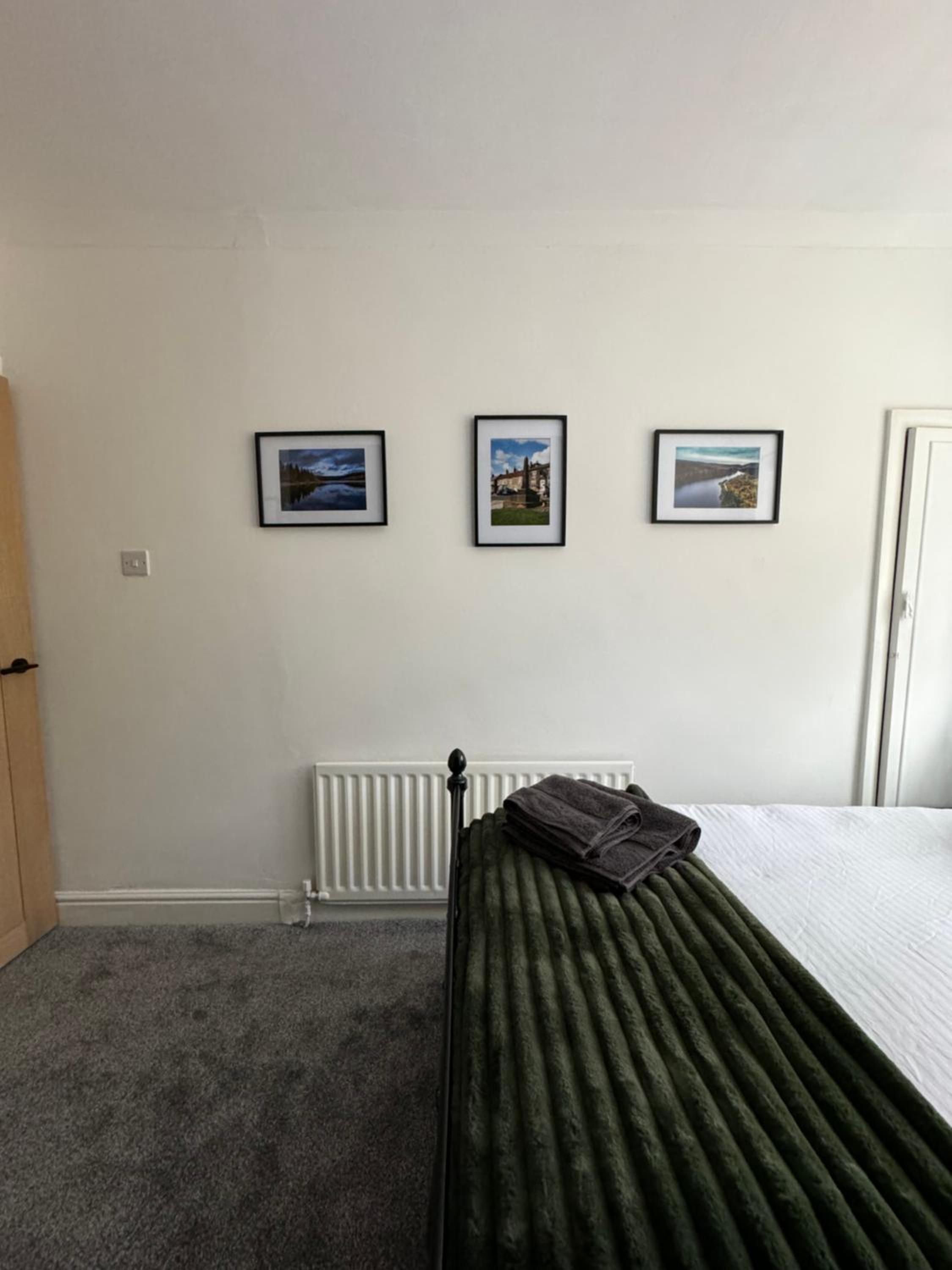 Six-Bedroom House photo 2