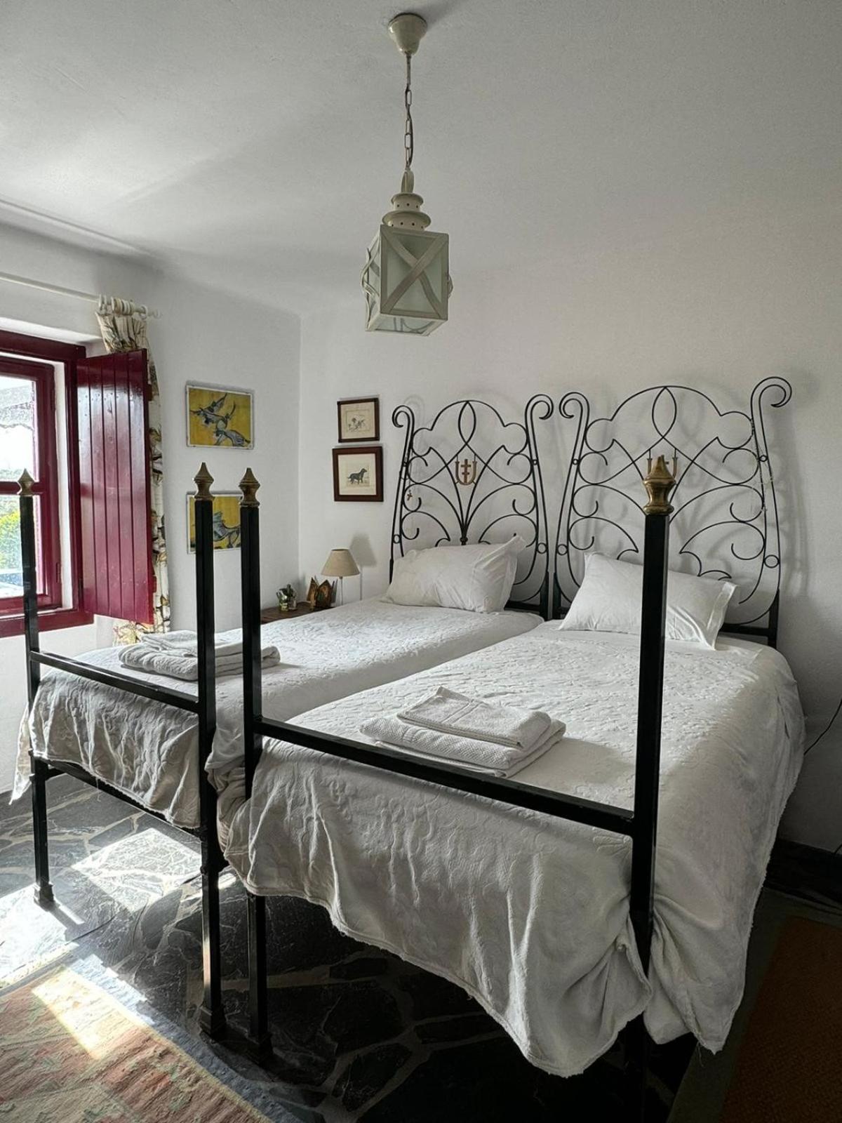 Five-Bedroom House photo 1