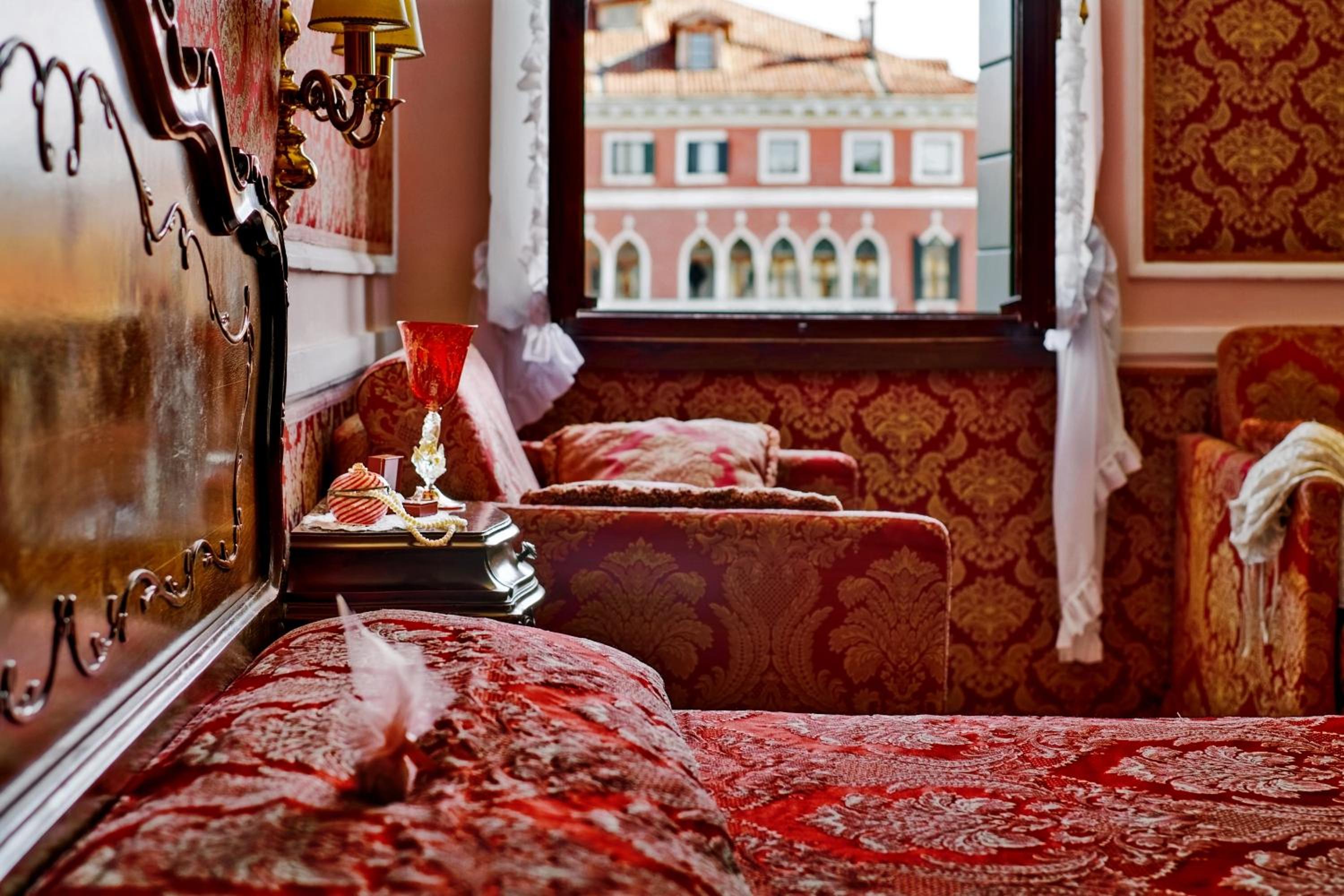 Junior Suite with Canal View photo 2