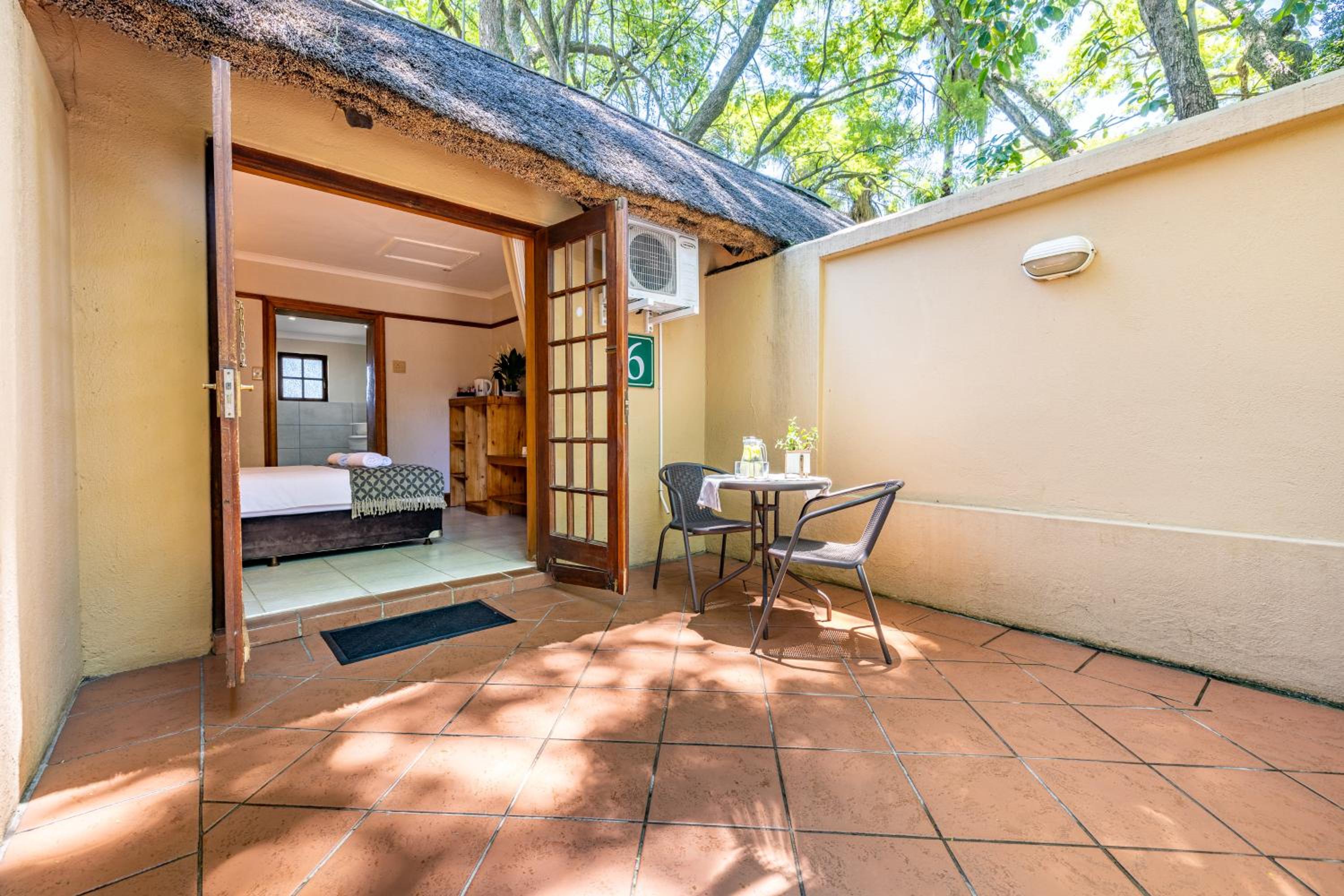 Double Room with Garden View - Photo 4