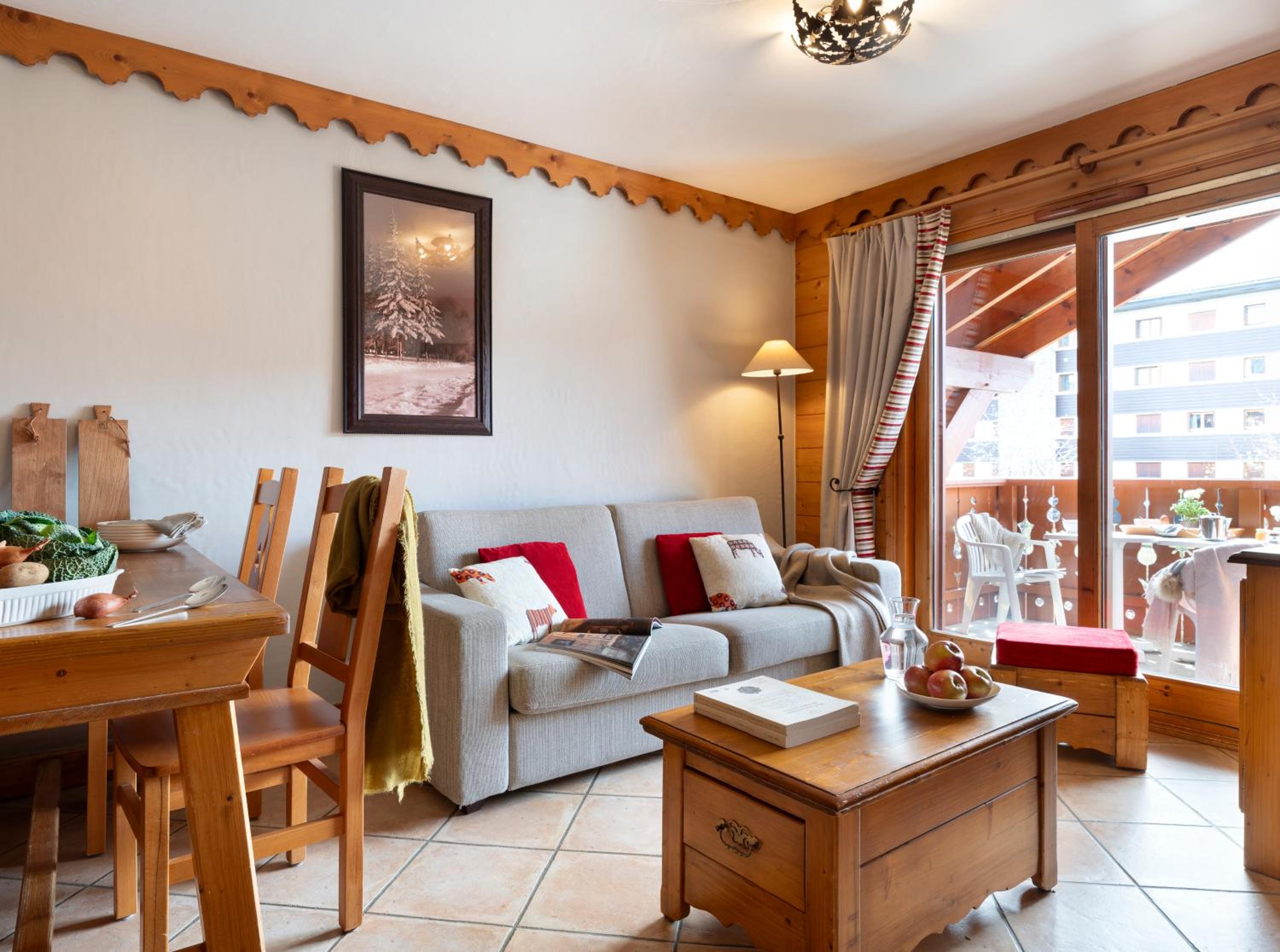 One-Bedroom Apartment with Sleeping Alcove (6 People)