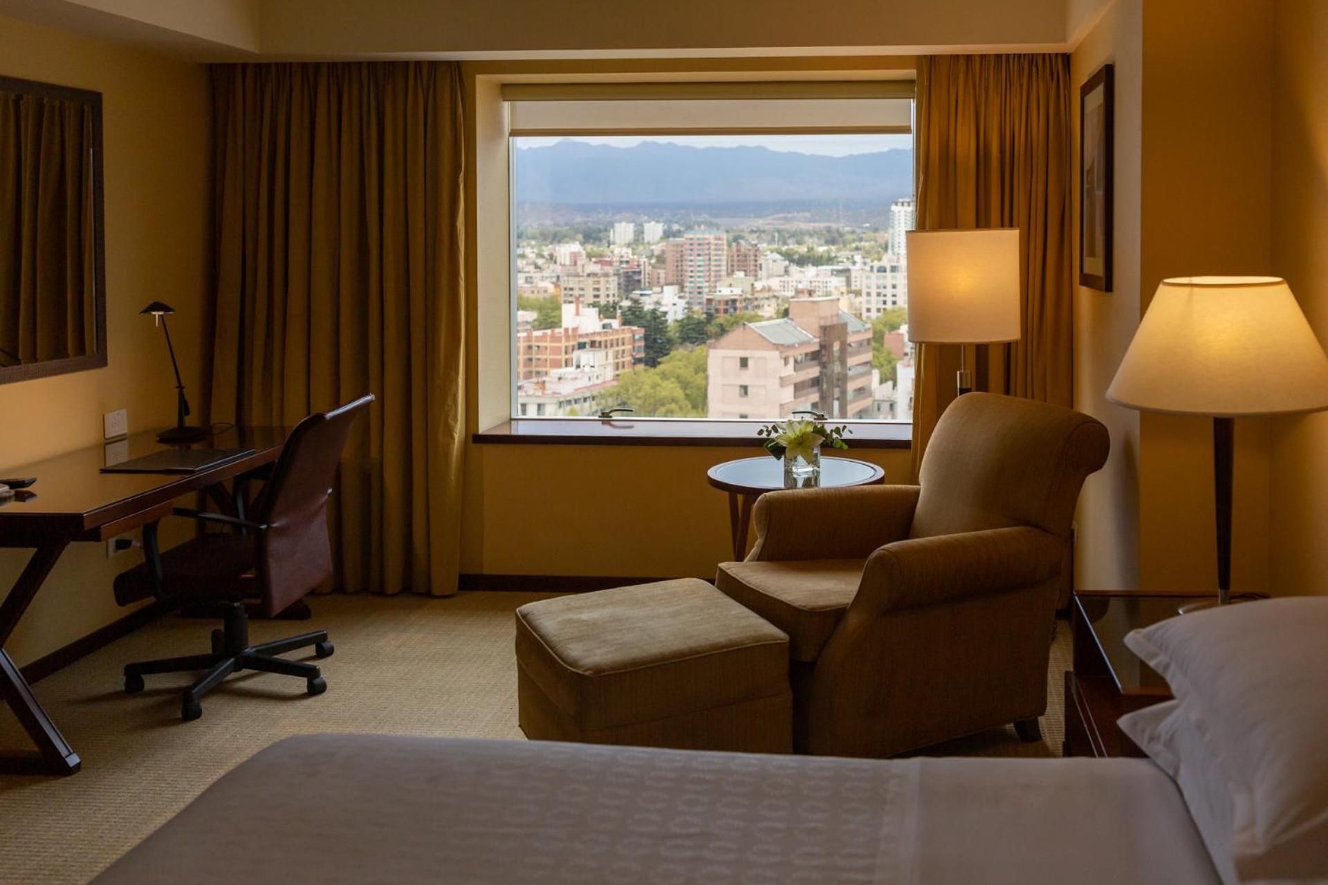 Guest room, 1 King, City view