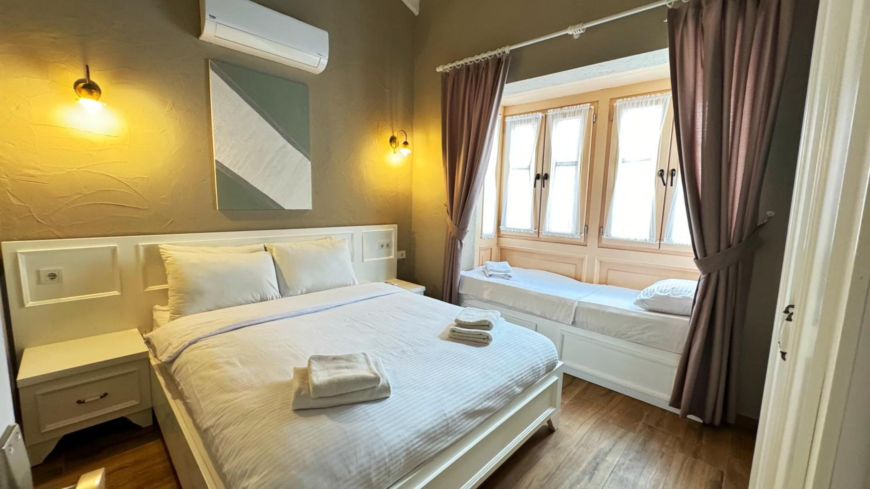 Suite with Balcony - Photo 1