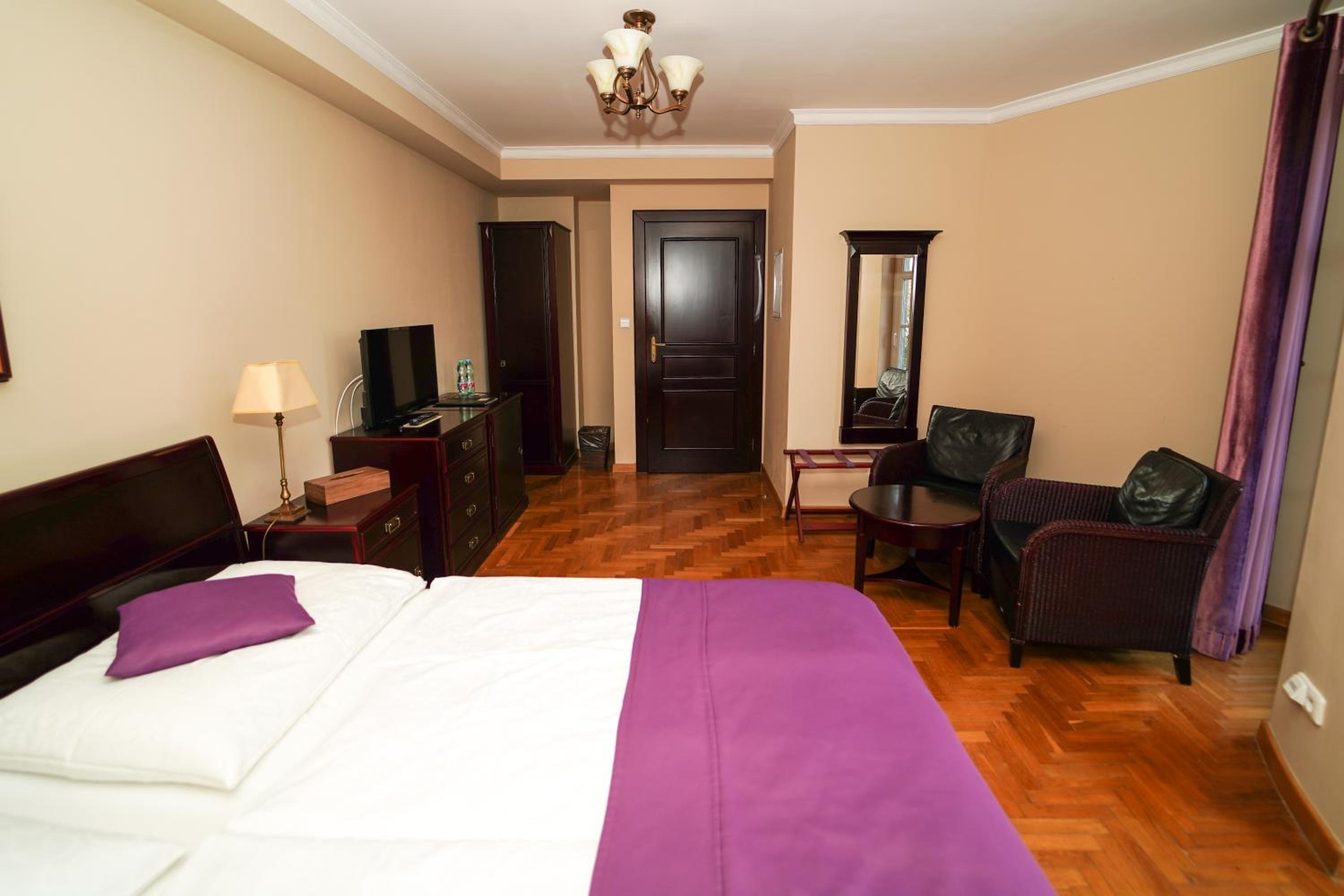 Superior Double or Twin Room - Photo 6