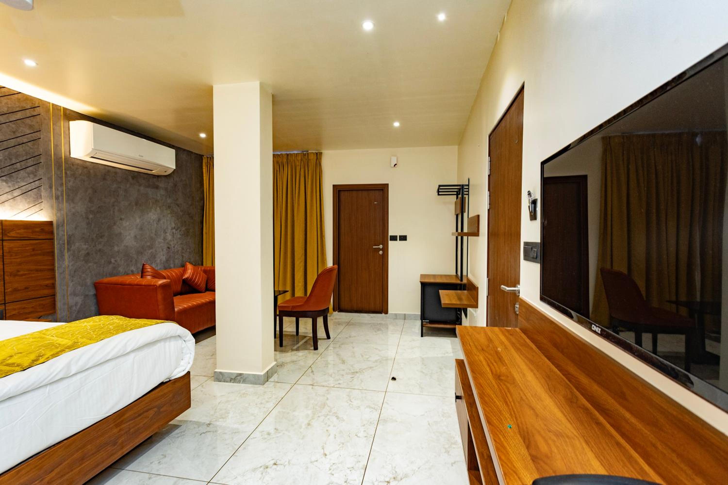 Suite with Balcony photo 2