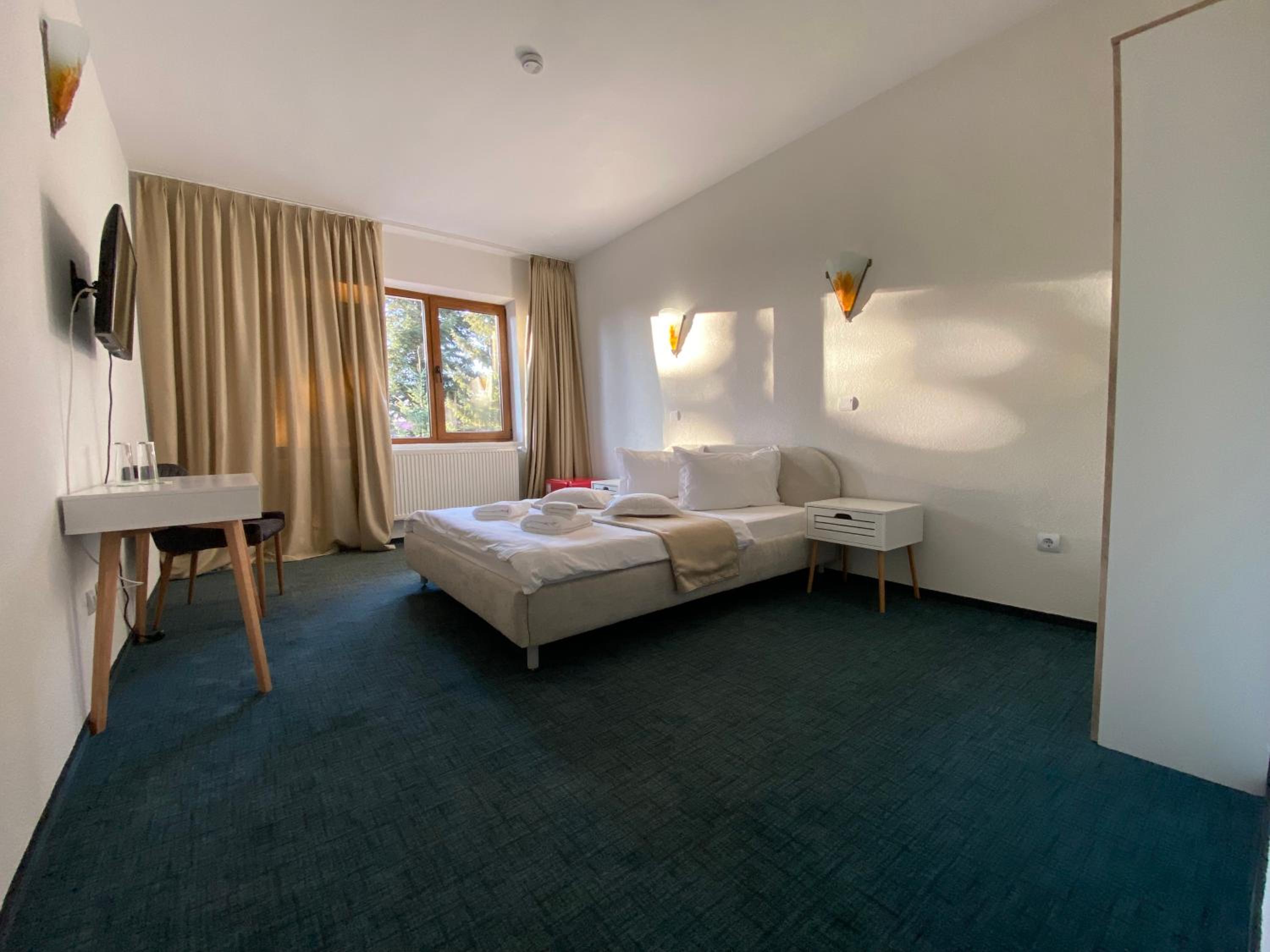 Double Room with Balcony - Photo 2