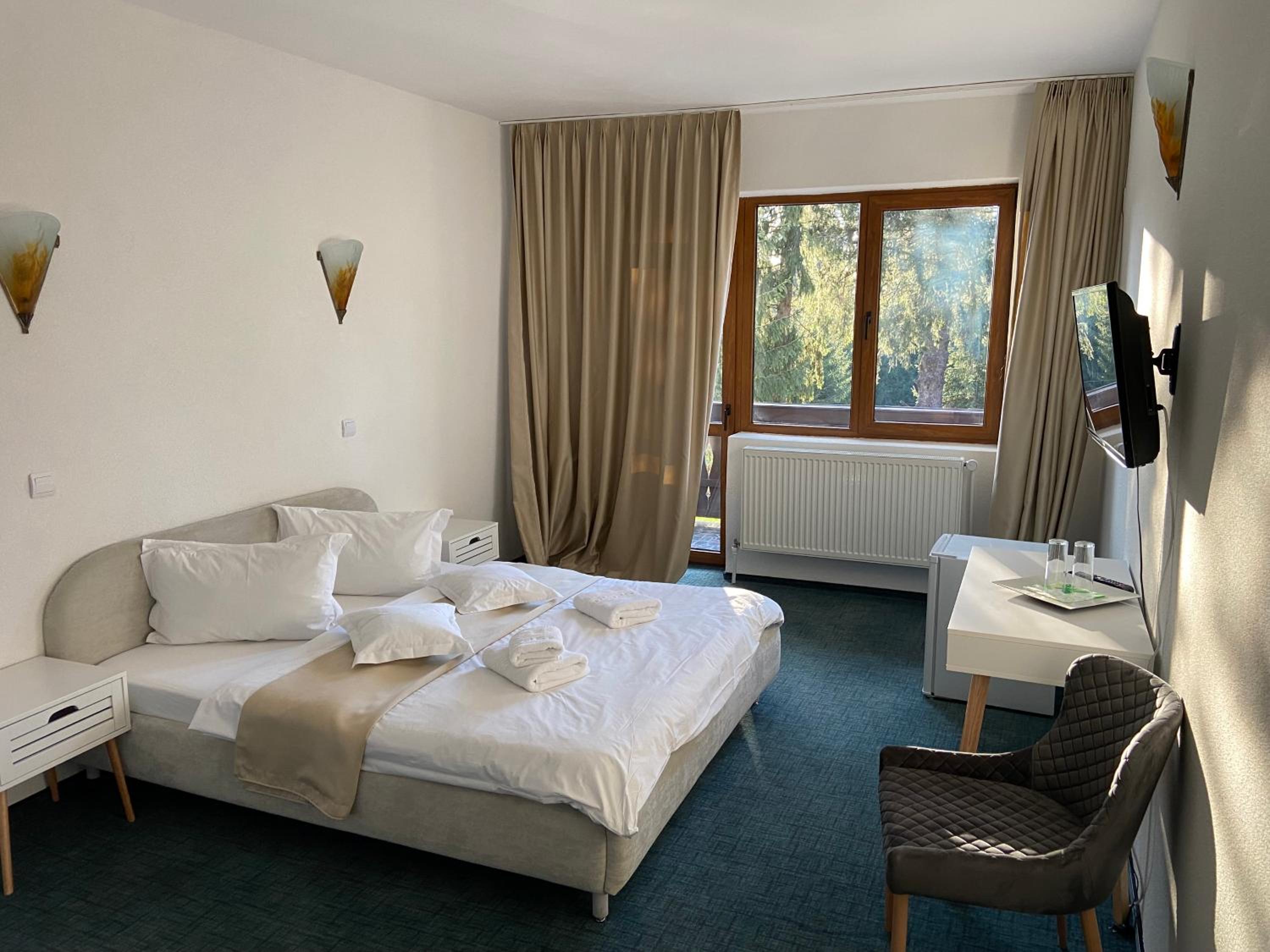 Double Room with Balcony - Photo 4