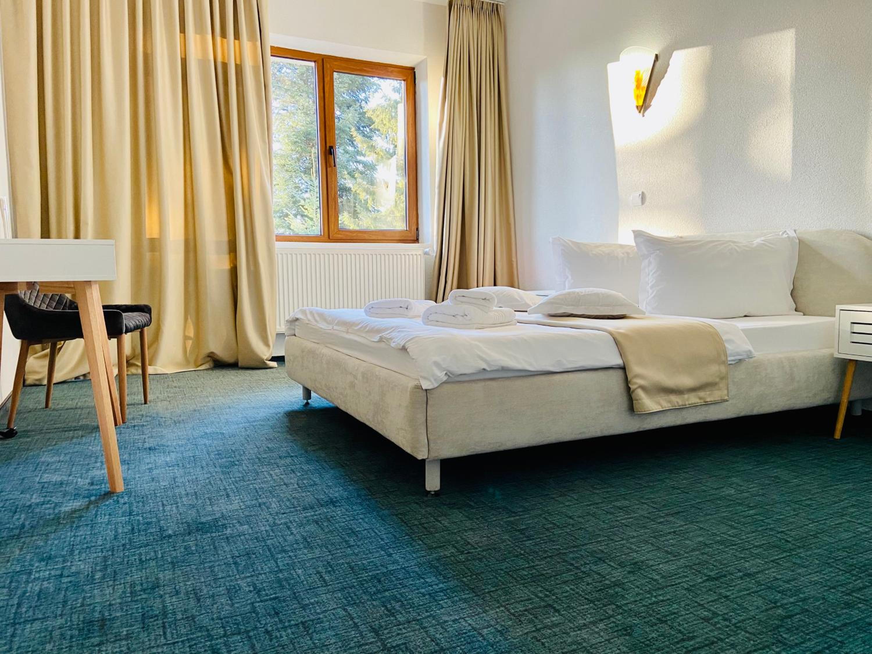 Double Room with Balcony - Photo 1