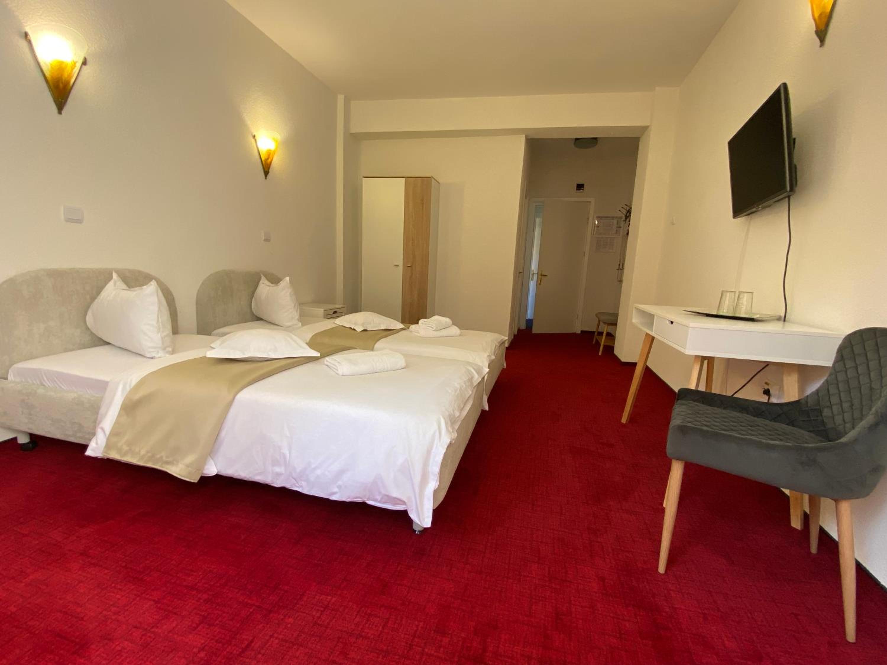 Twin Room - Photo 1