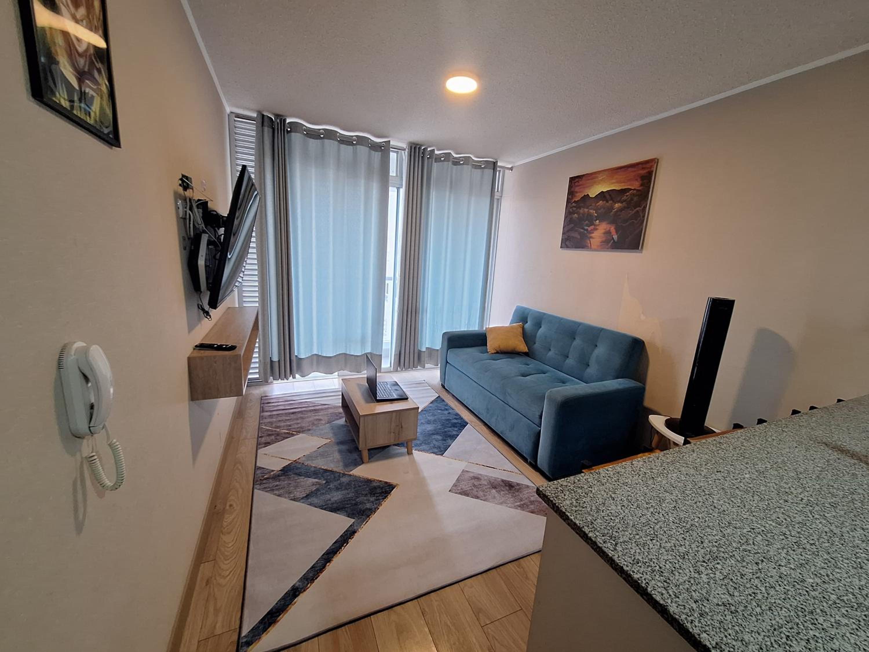 One-Bedroom Apartment photo 1