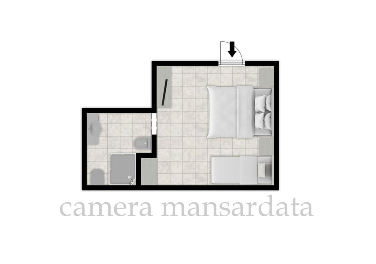 Economy Triple Room photo 2