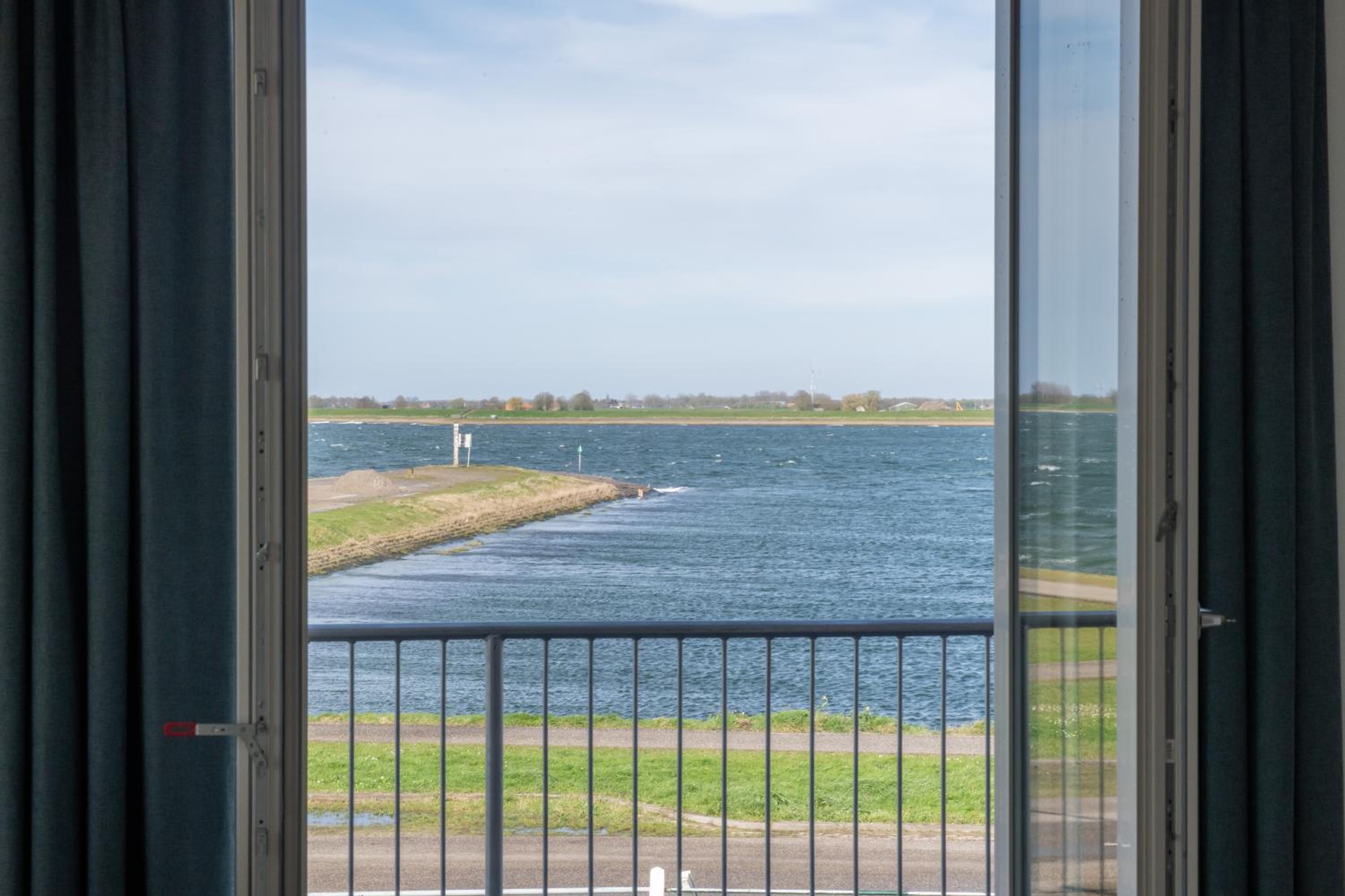 Apartment with Balcony - Photo 18