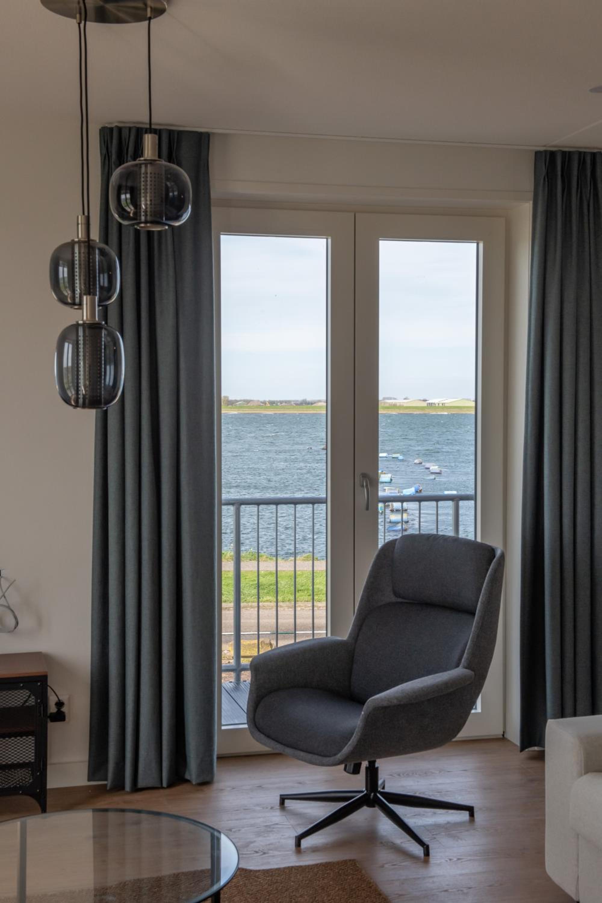 Apartment with Balcony - Photo 17