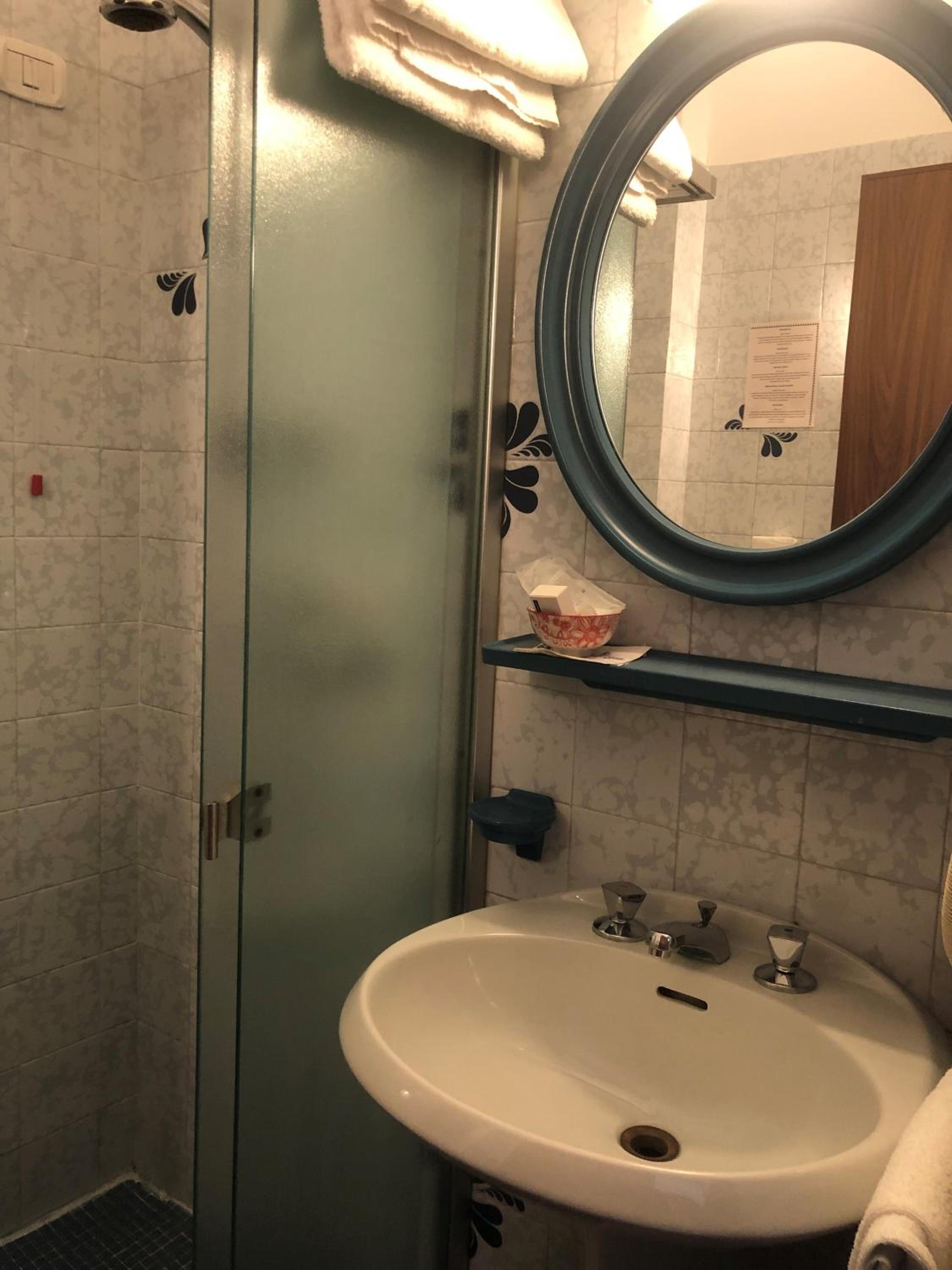 Double or Twin Room - Photo 11