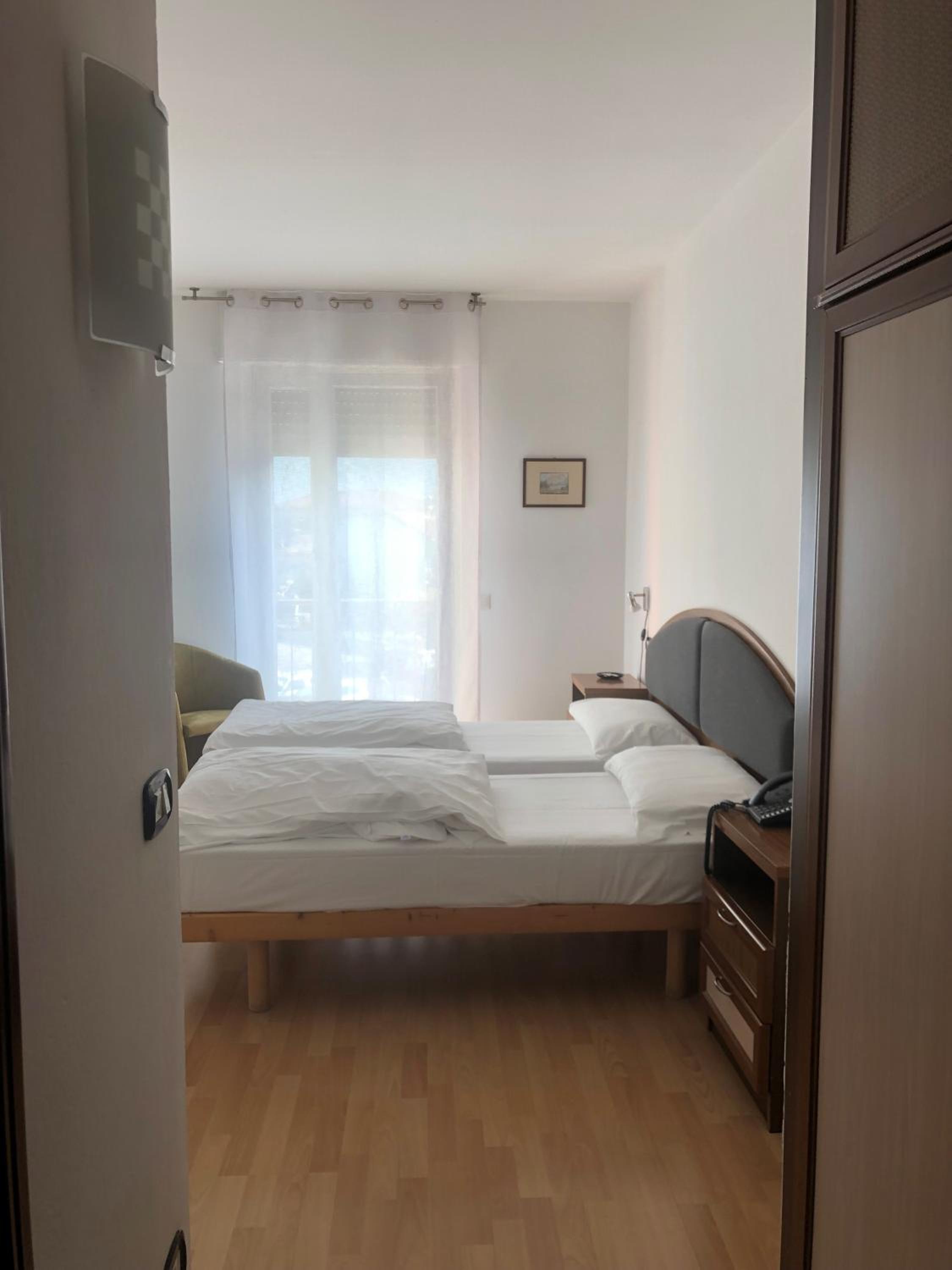 Double or Twin Room - Photo 8