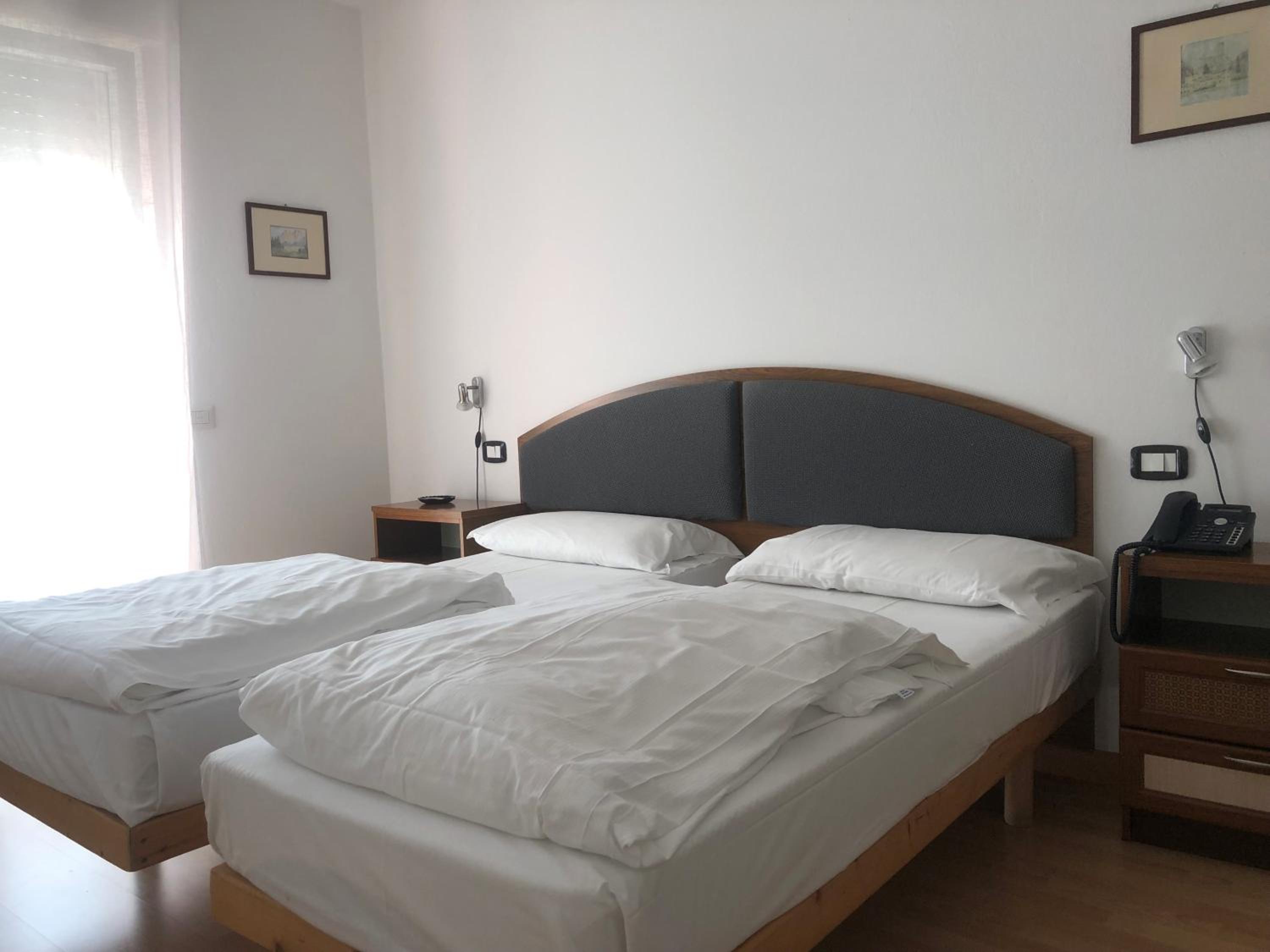 Double or Twin Room - Photo 9