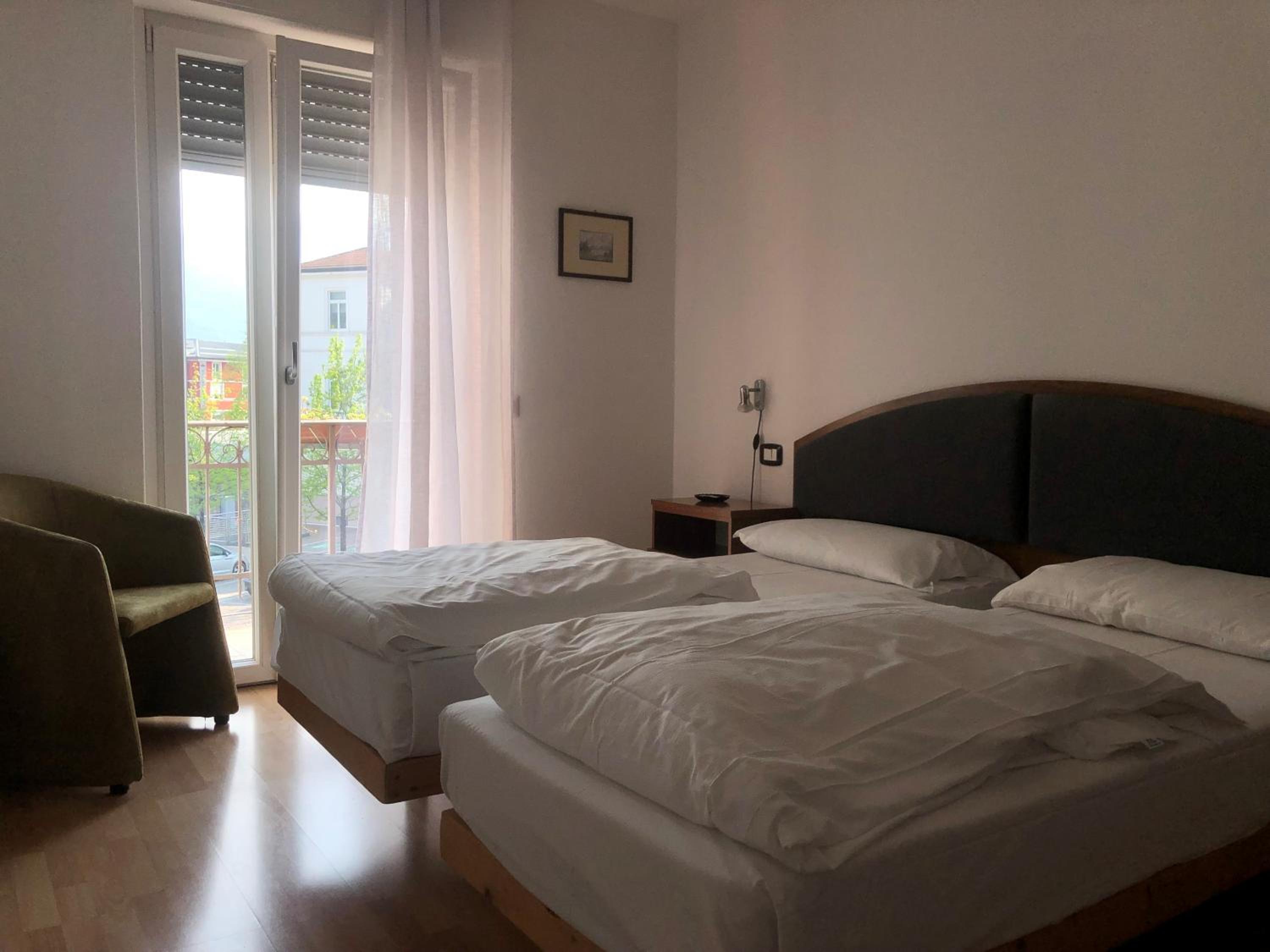 Double or Twin Room - Photo 7