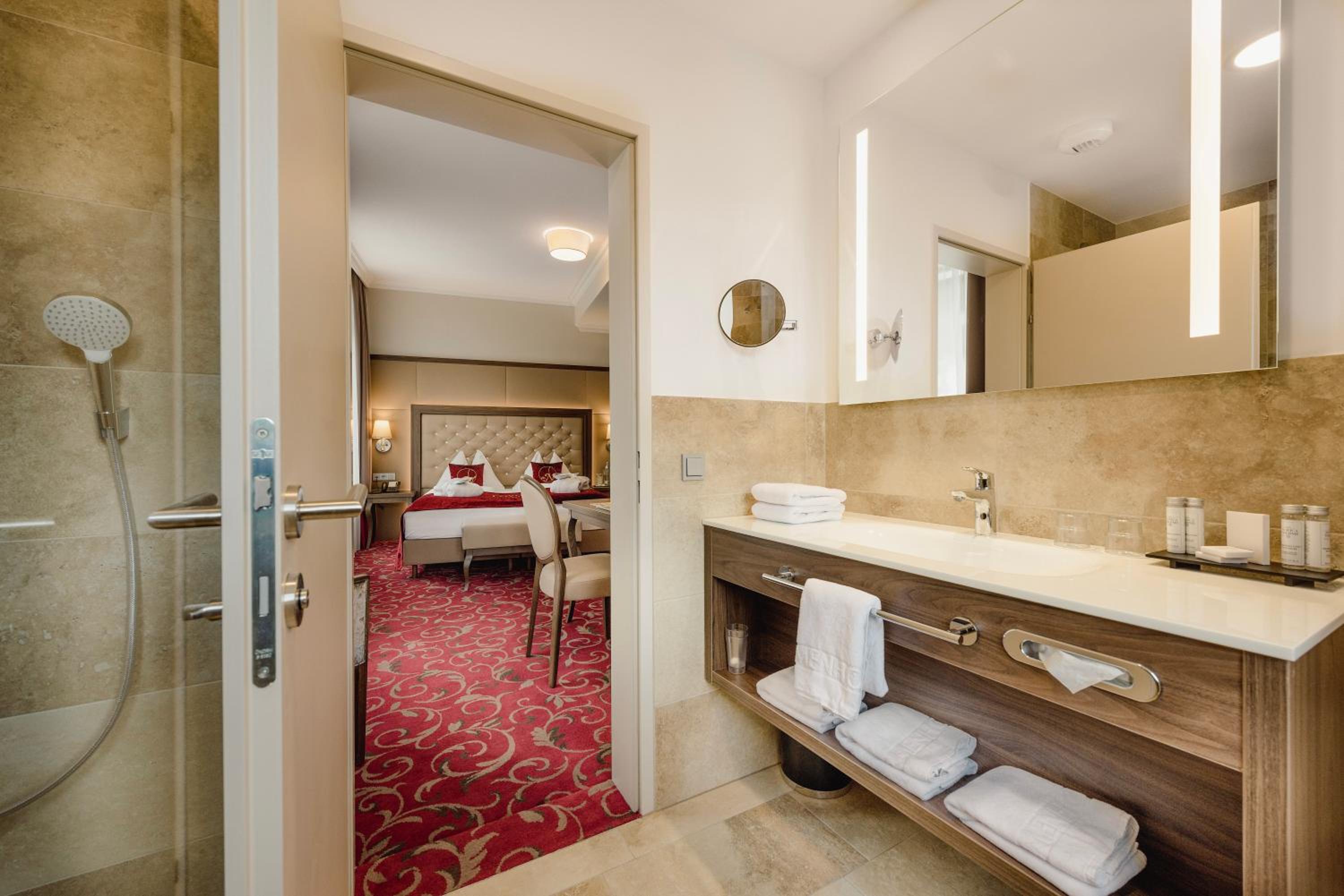 Family Suite Palais - Free access to Alpentherme photo 2