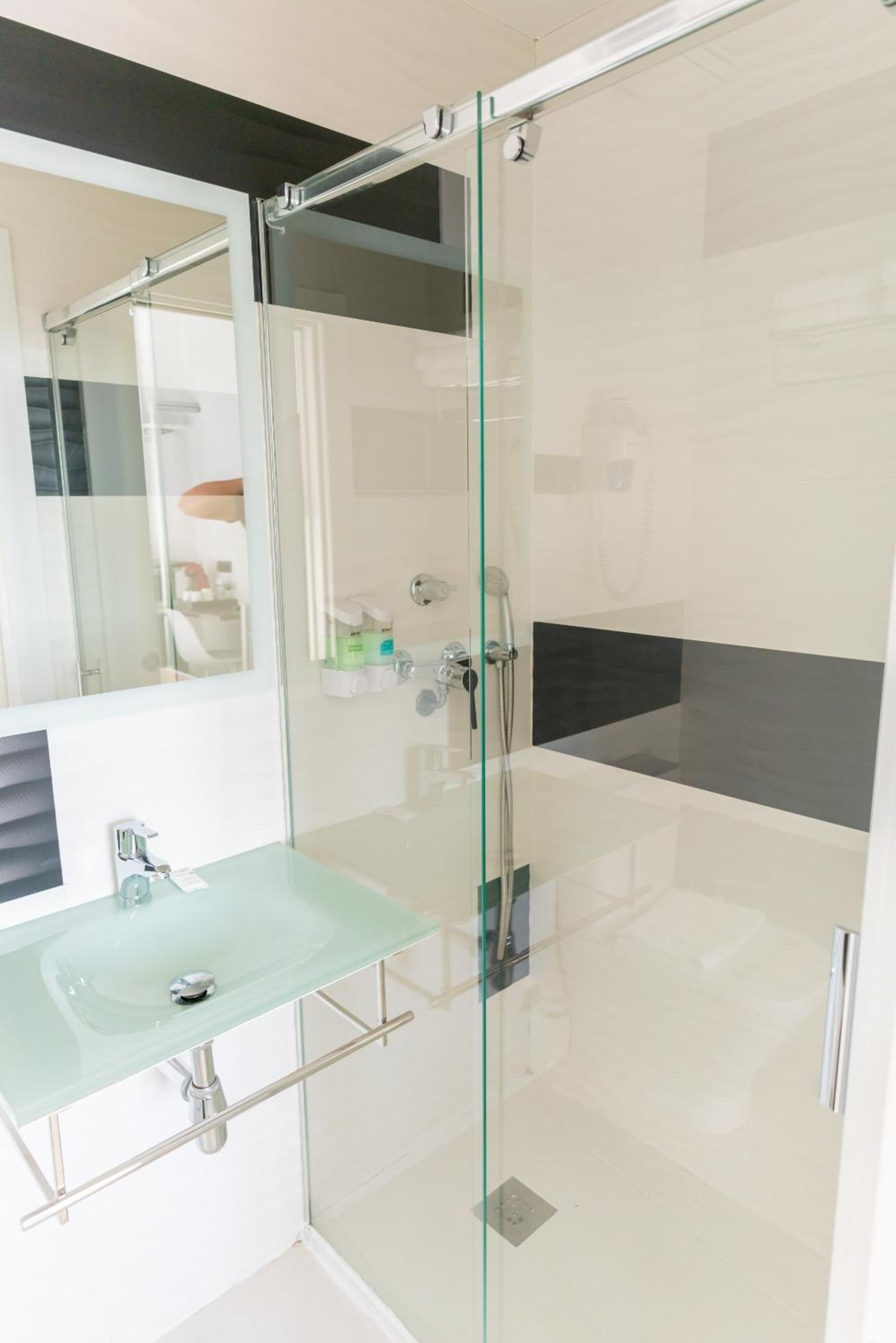 Basic Triple Room photo 3