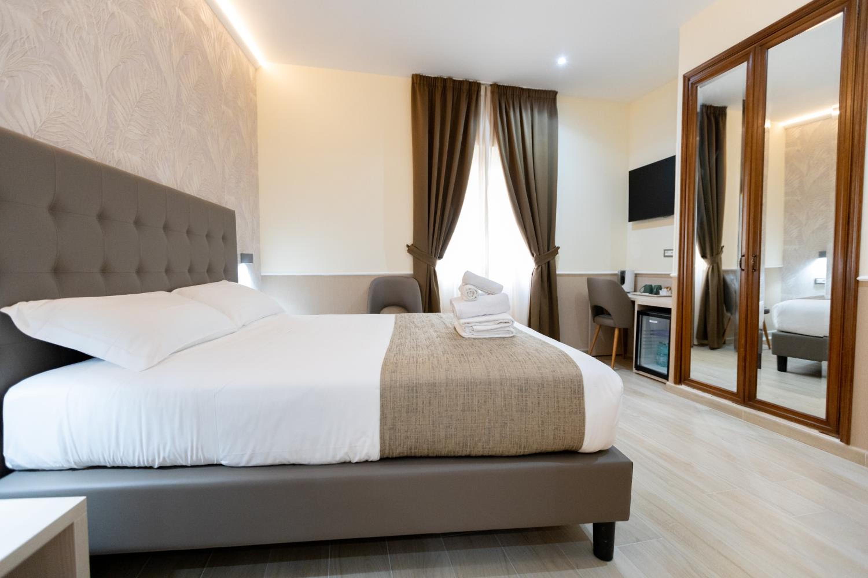 Standard Double or Twin Room photo 3
