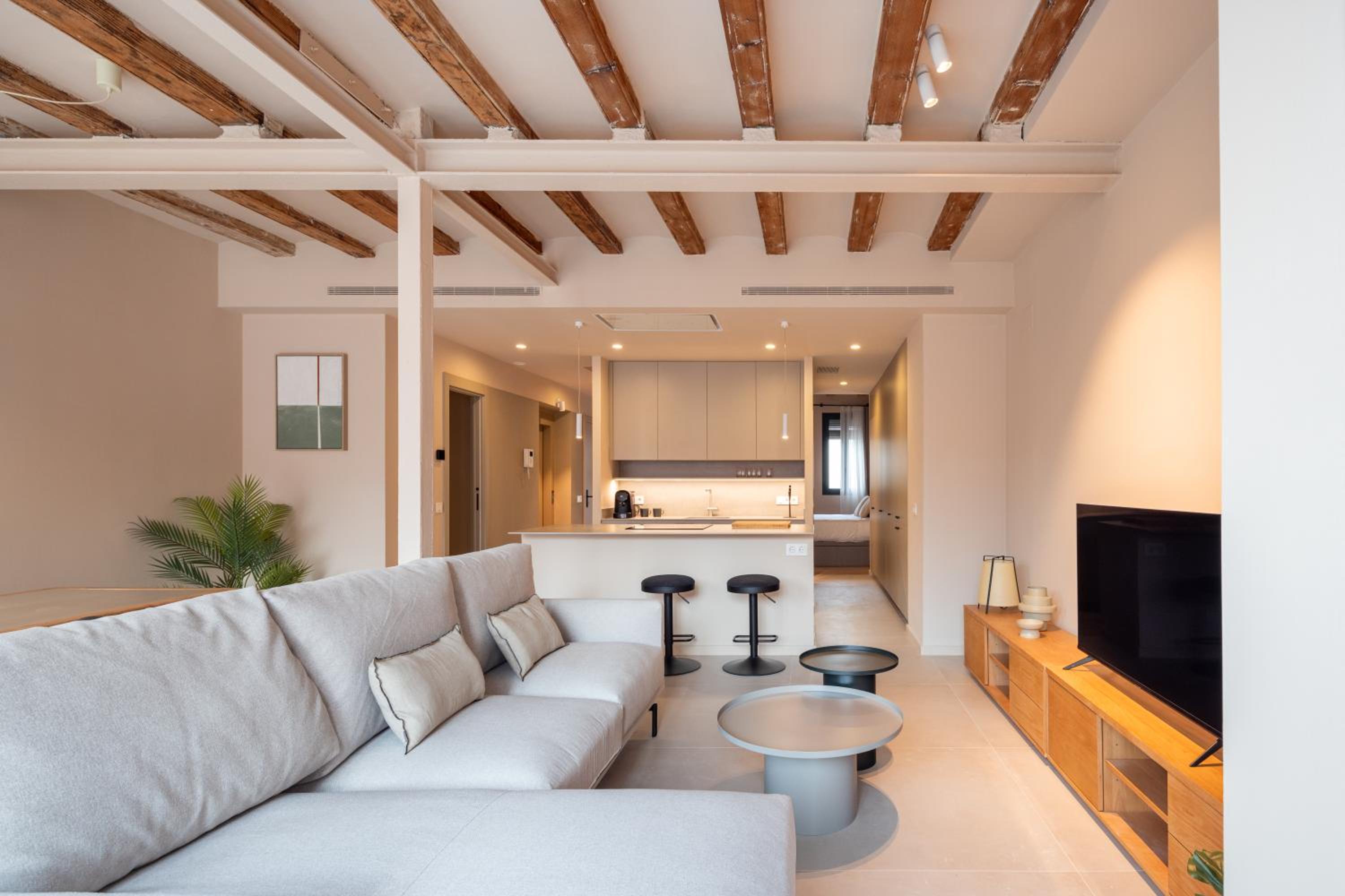 Two-Bedroom Apartment with Balcony and Terrace photo 2