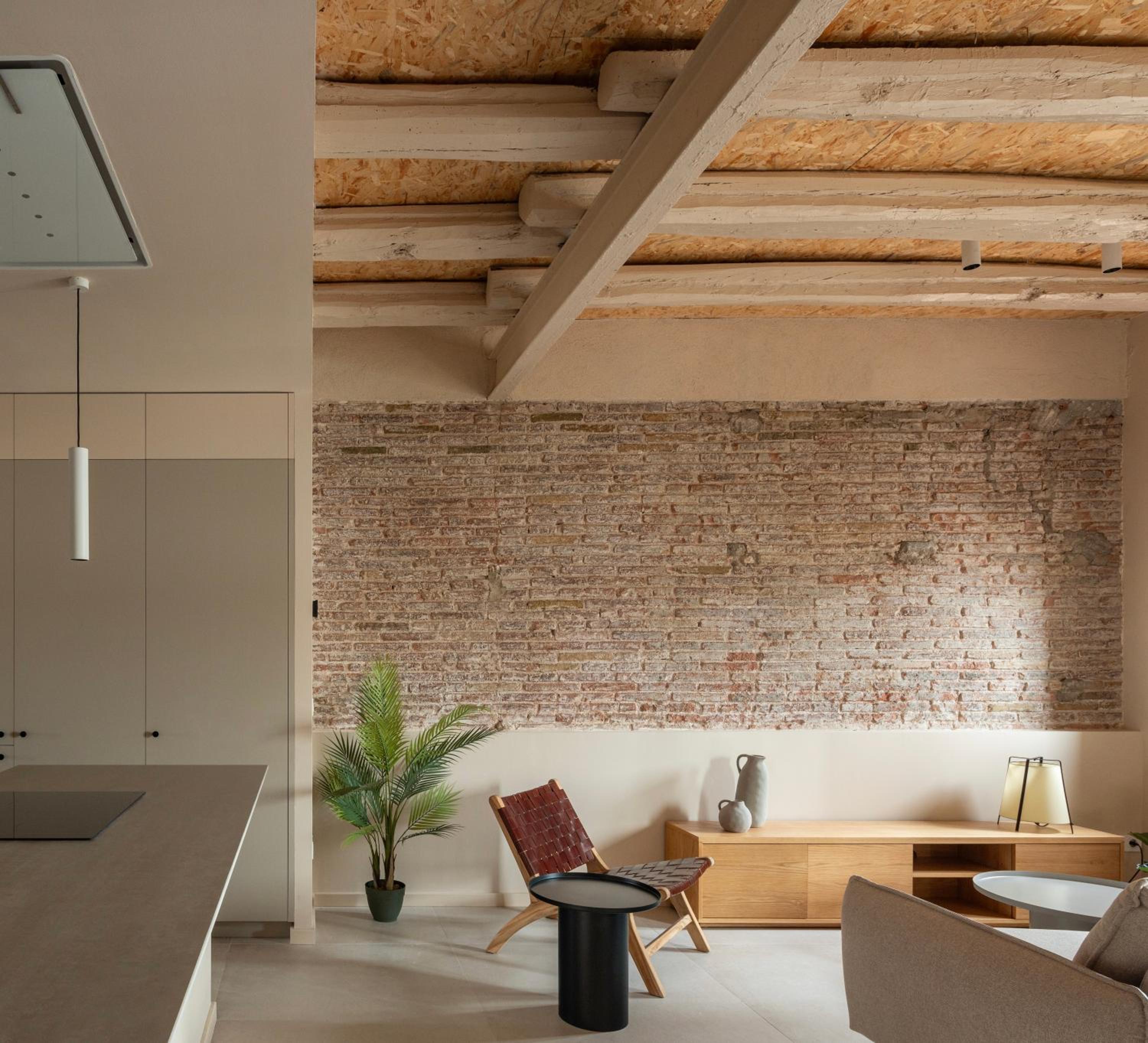 Two-Bedroom Apartment with Balcony and Terrace photo 3