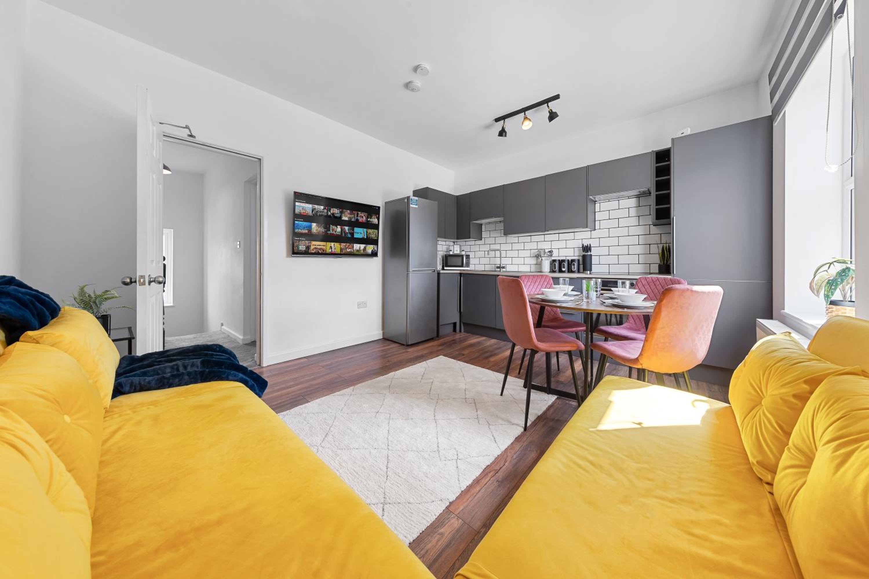 Three-Bedroom House photo 3