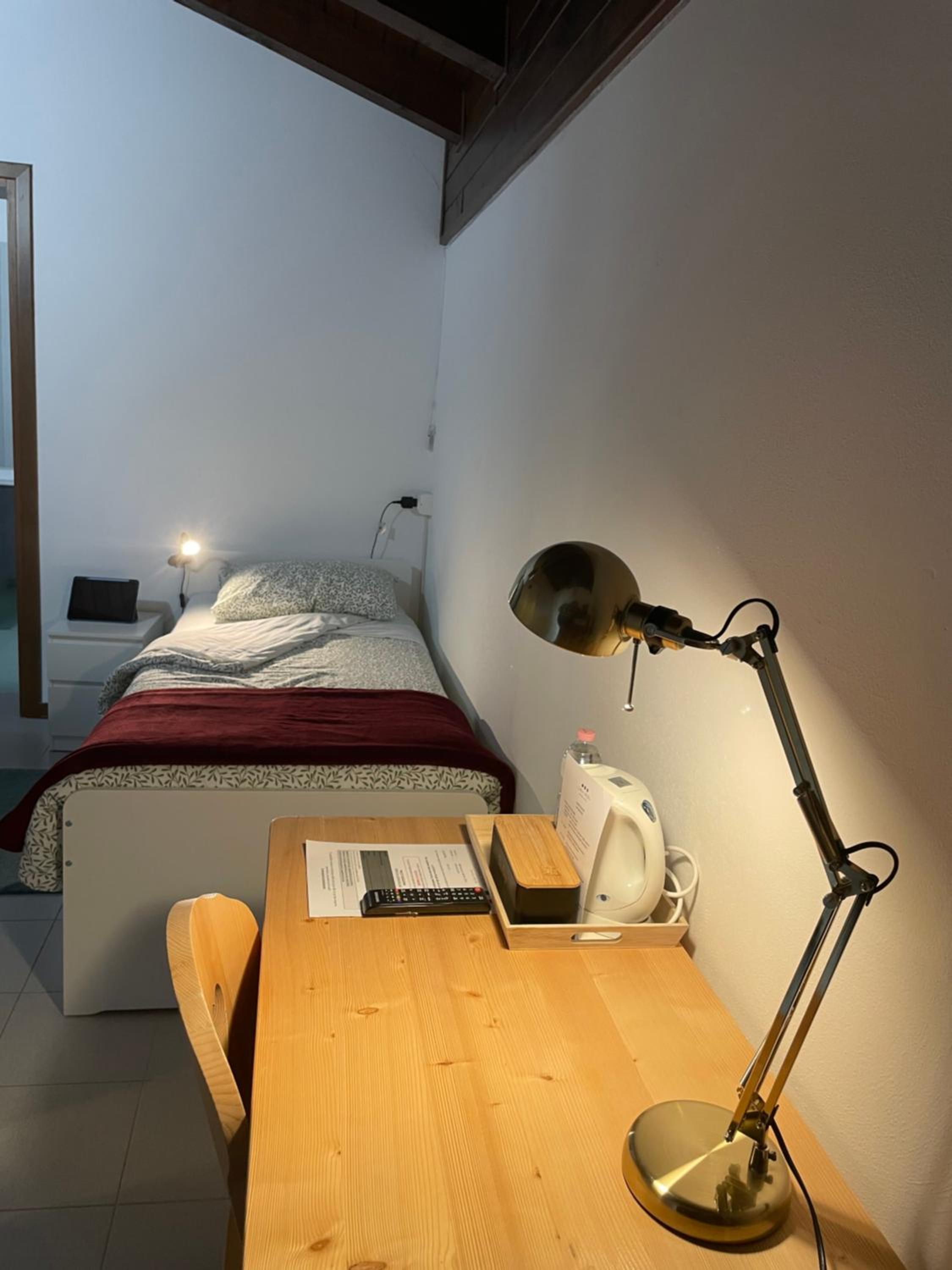 Single Room with Private Bathroom photo 1