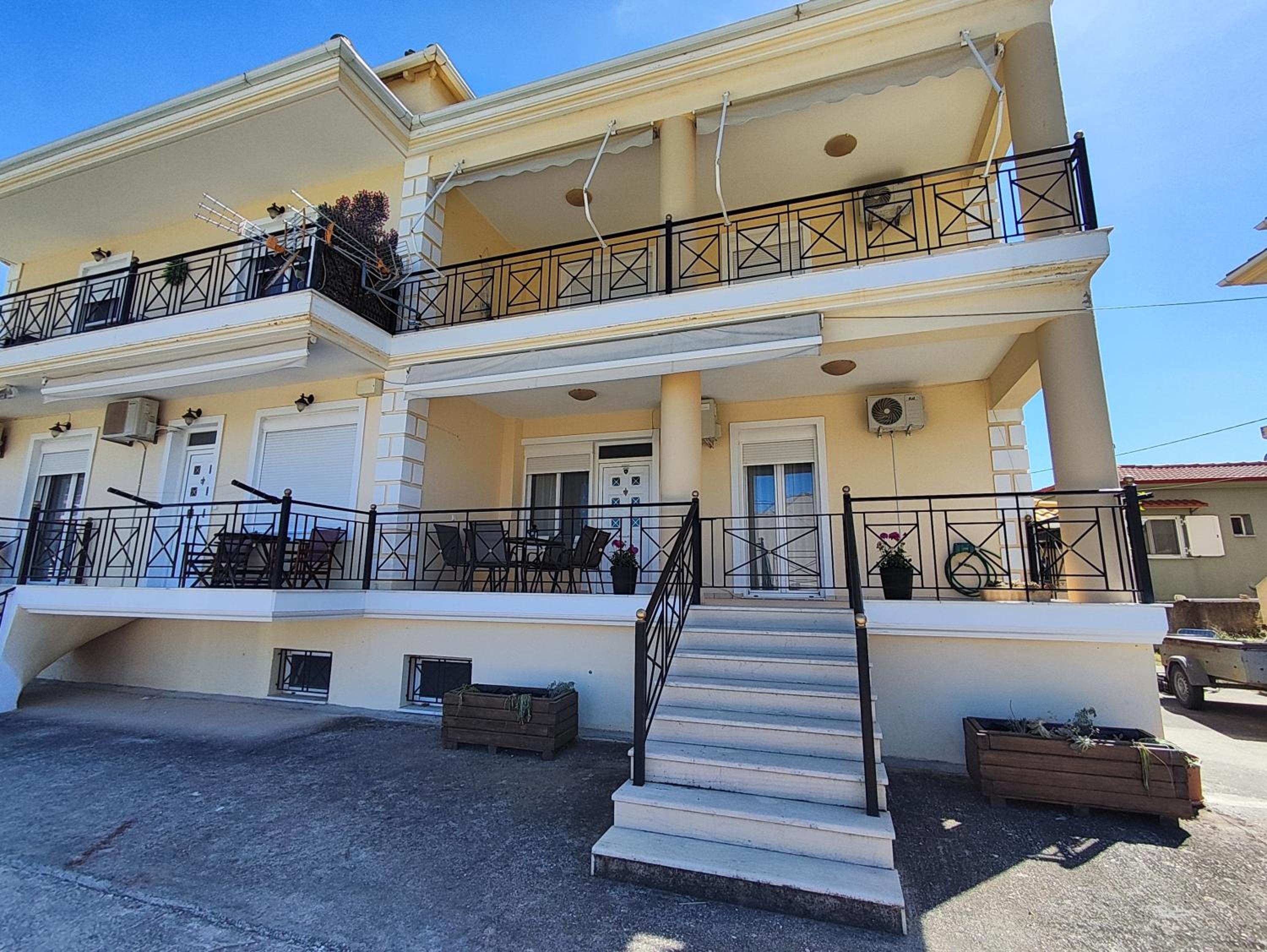 Apartment with Balcony photo 2