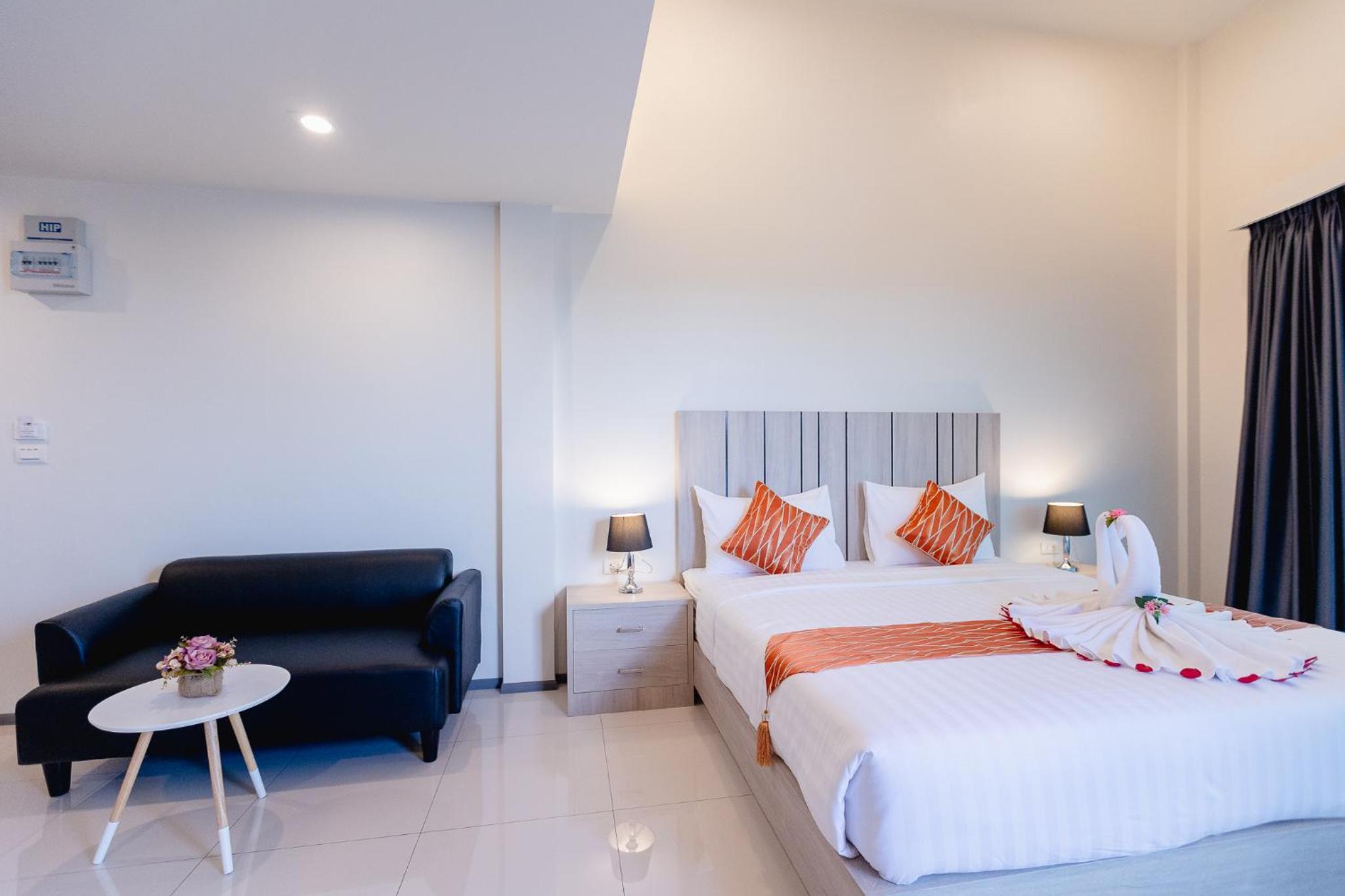 Deluxe King Room - Photo 12