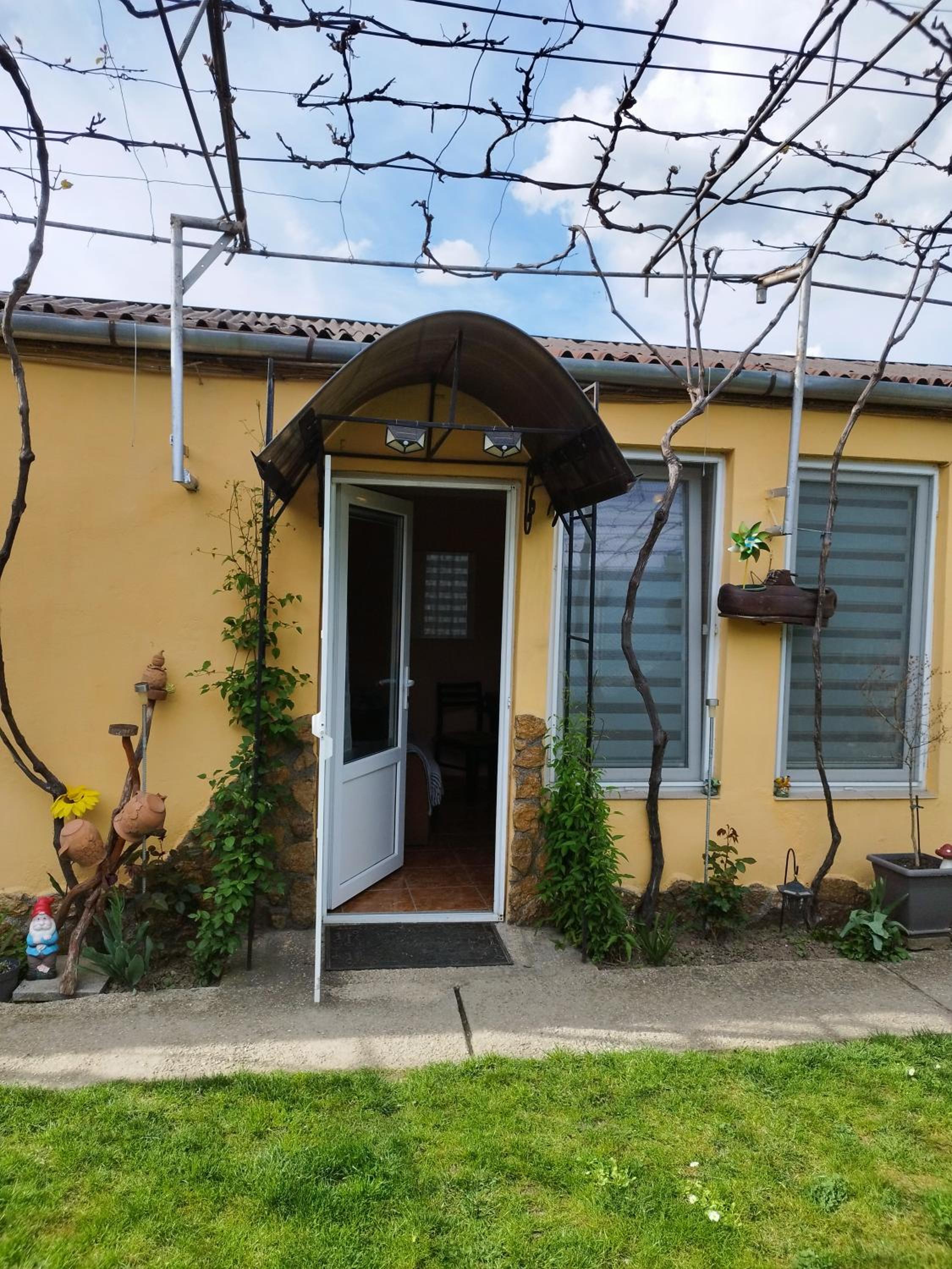 One-Bedroom House photo 3
