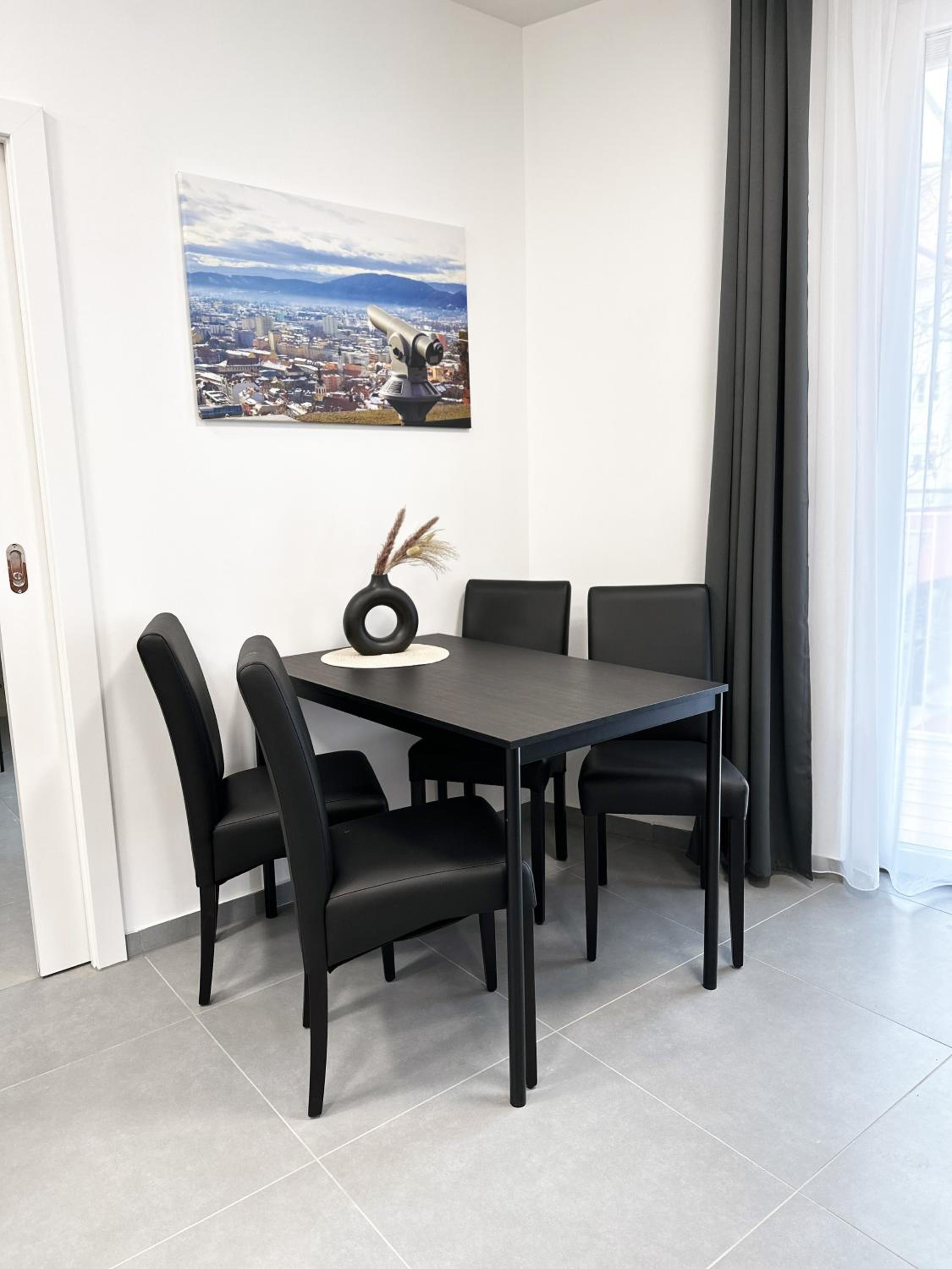 Superior King Suite photo 3