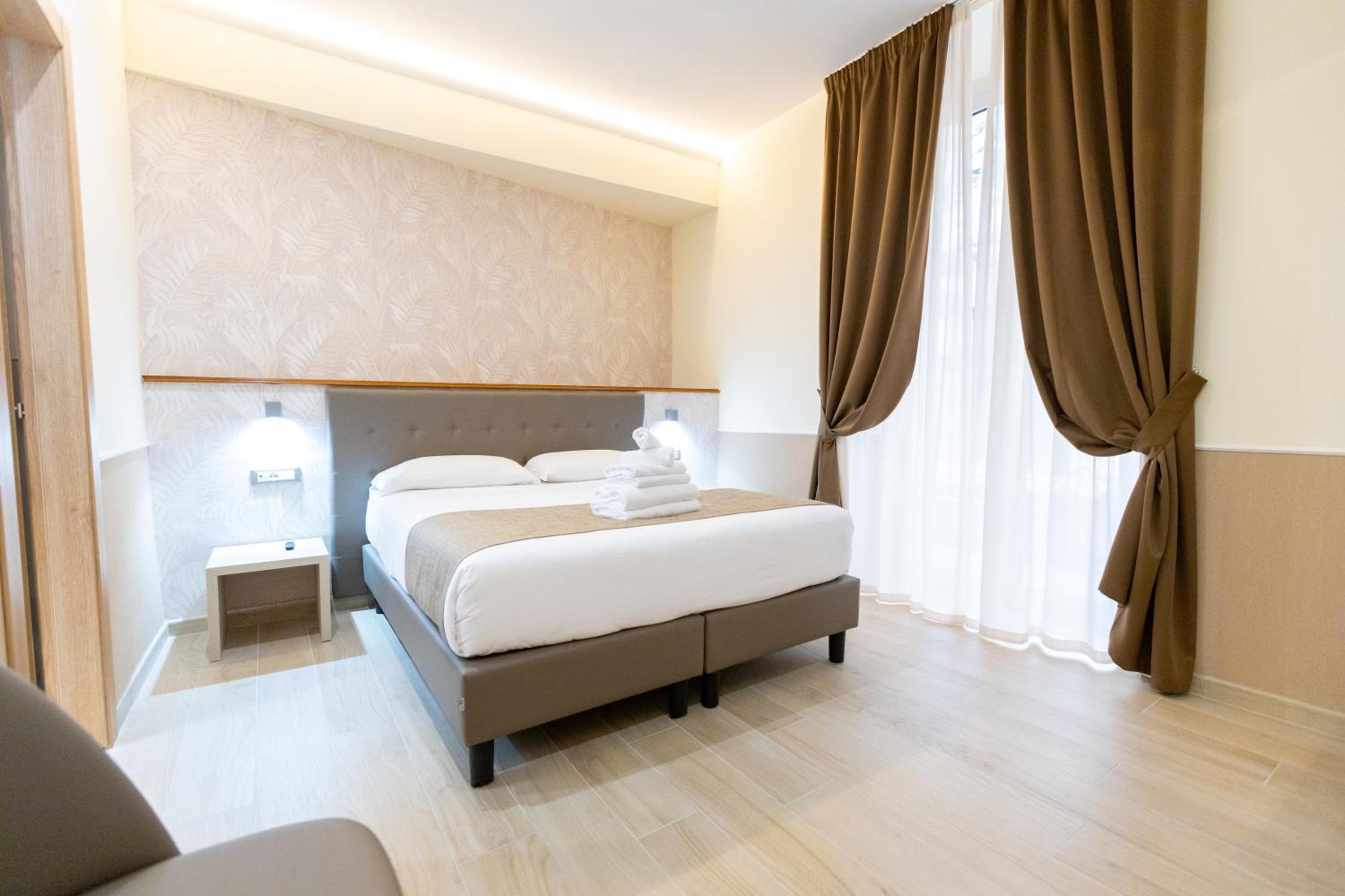 Zweibett- oder Doppelzimmer mit Balkon